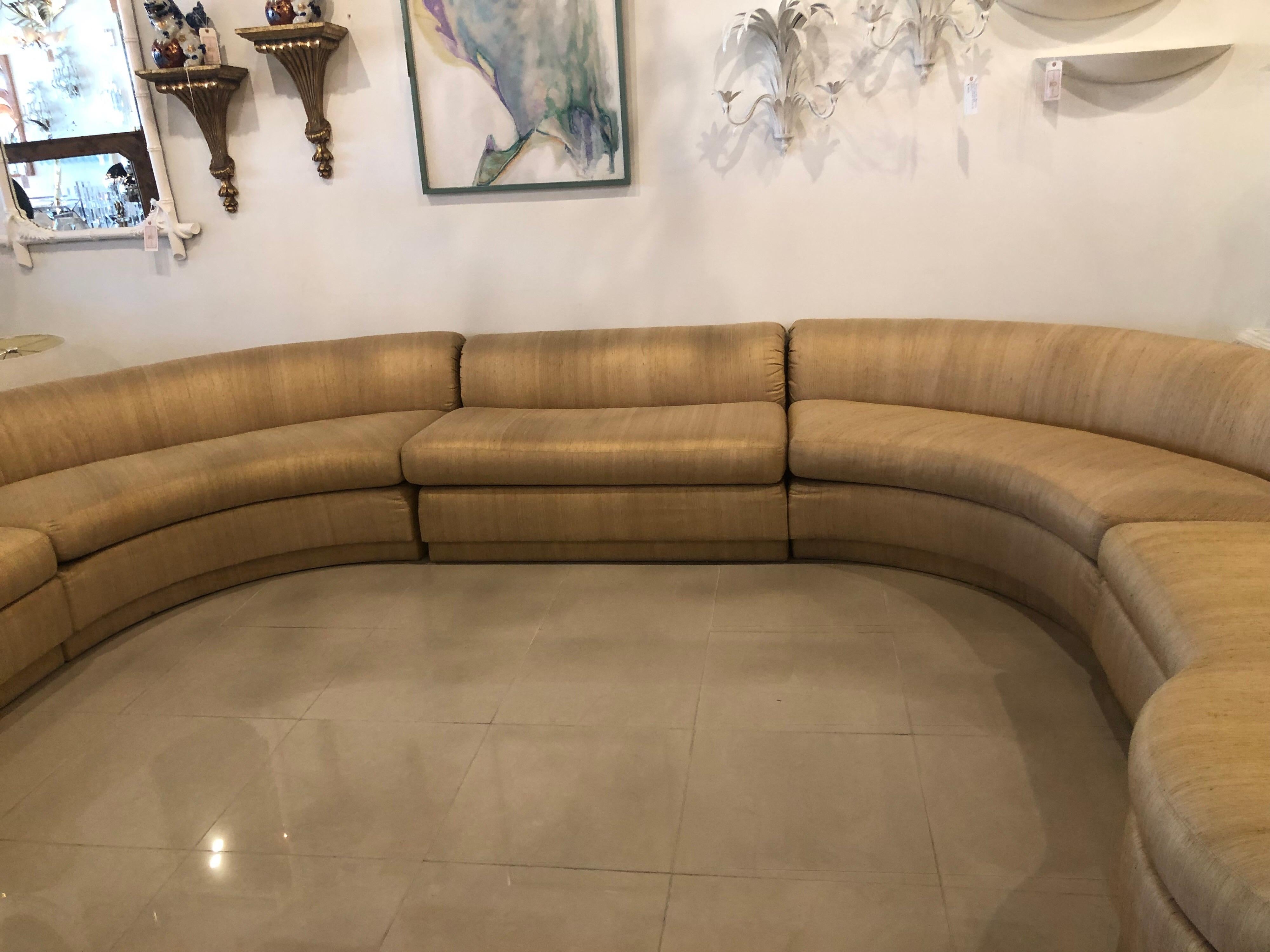 Vintage Mid-Century Modern curved circular, serpentine 5-piece sectional sofa in the style of Milo Baughman. This incredible 1970s sofa can be set up in a number of ways. Each way gives the sectional a complete different look. I have it pictured in