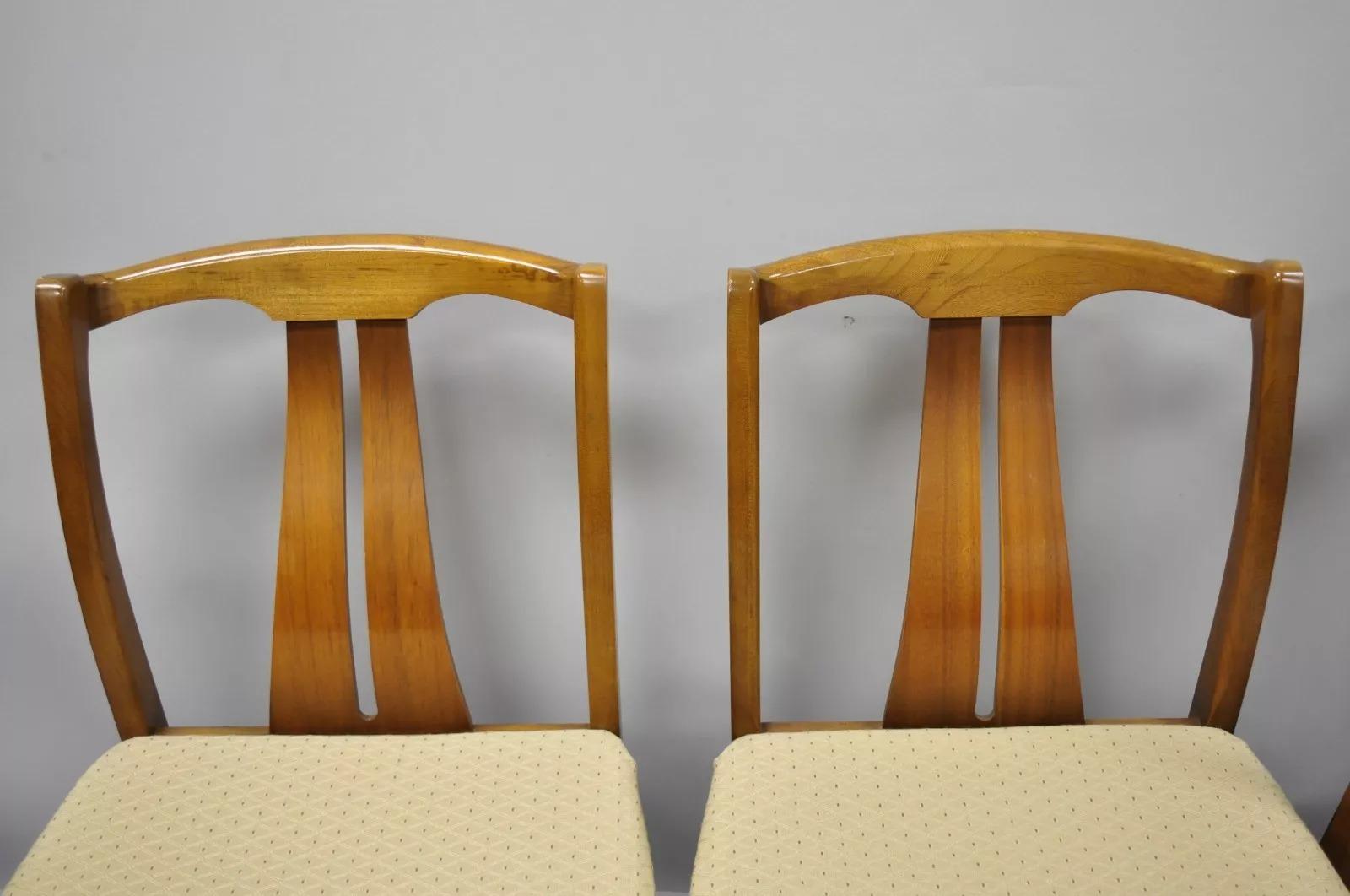 Vintage Mid Century Modern Curved Sculpted Walnut Dining Side Chairs - Set of 4 Bon état - En vente à Philadelphia, PA