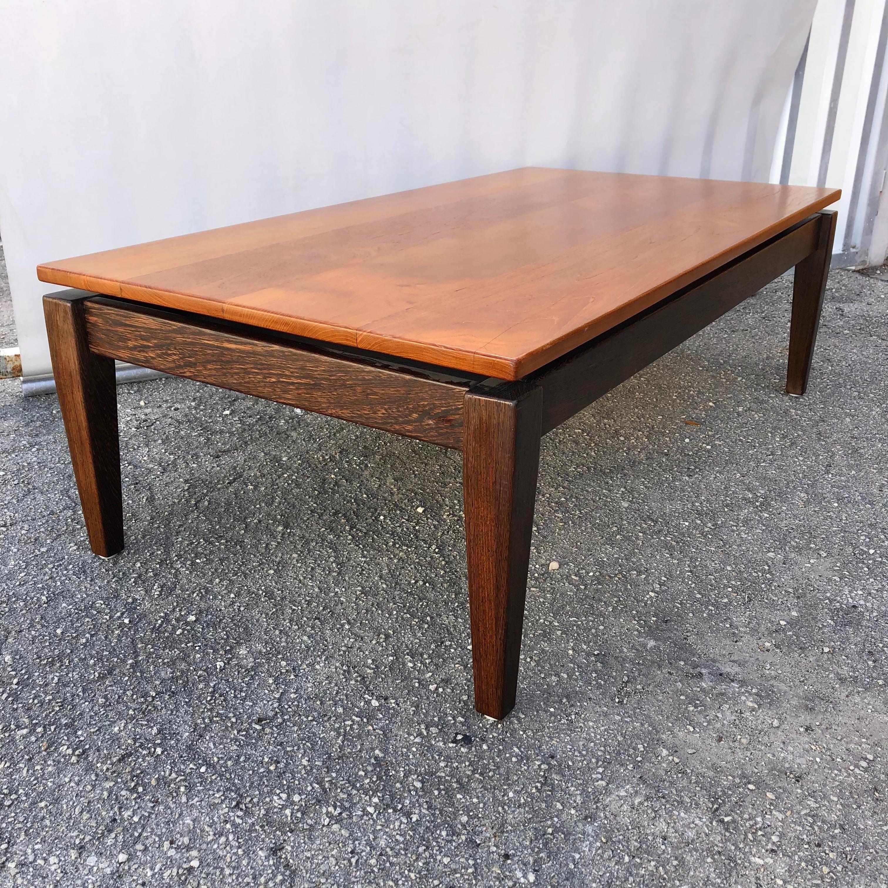 American Vintage Mid Century Modern Custom Crafted Coffee Table For Sale
