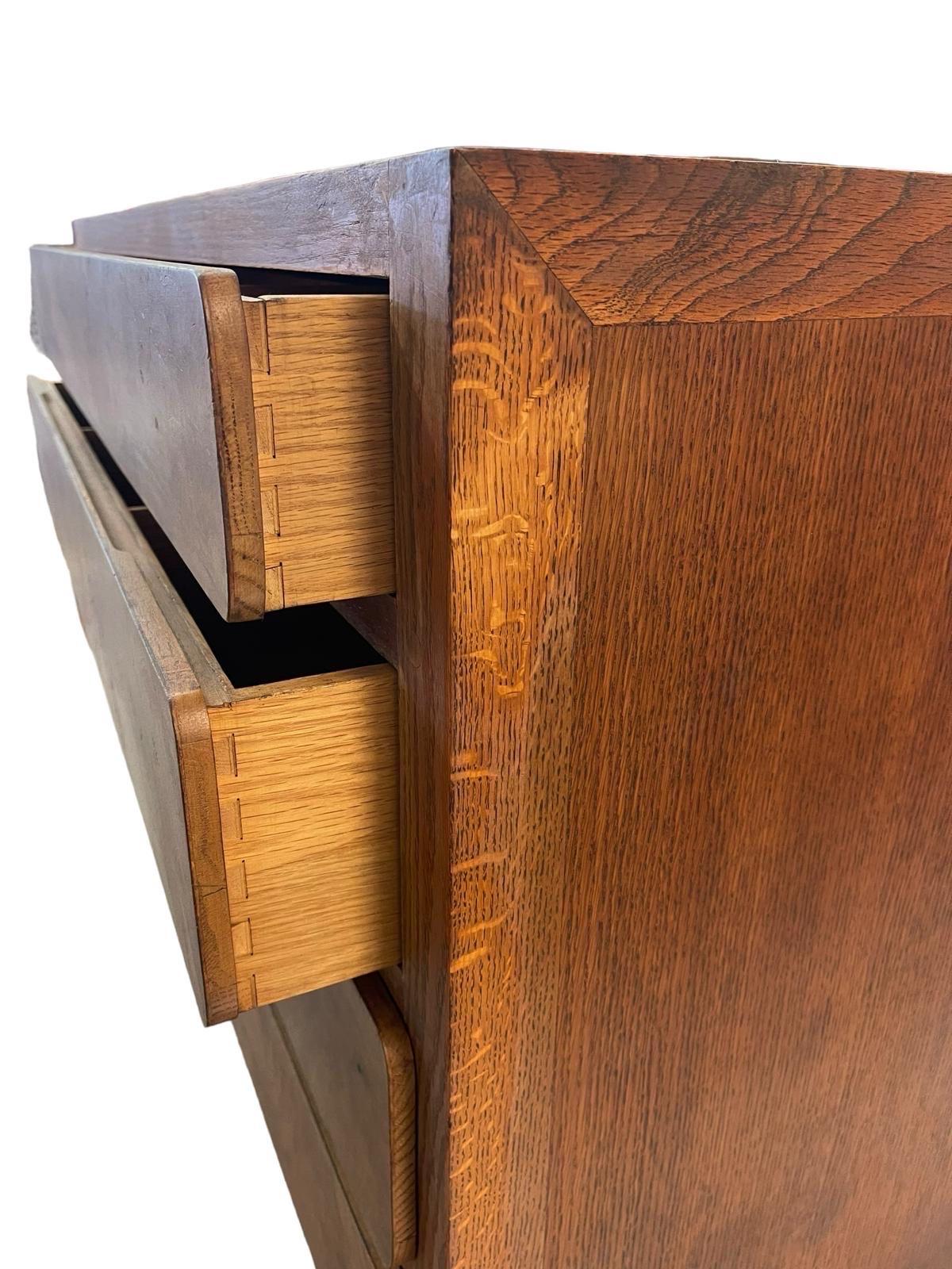 Vintage Mid Century Modern CUSTOM MADE Eiche Kommode mit Wurzel Akzent. im Zustand „Gut“ im Angebot in Seattle, WA