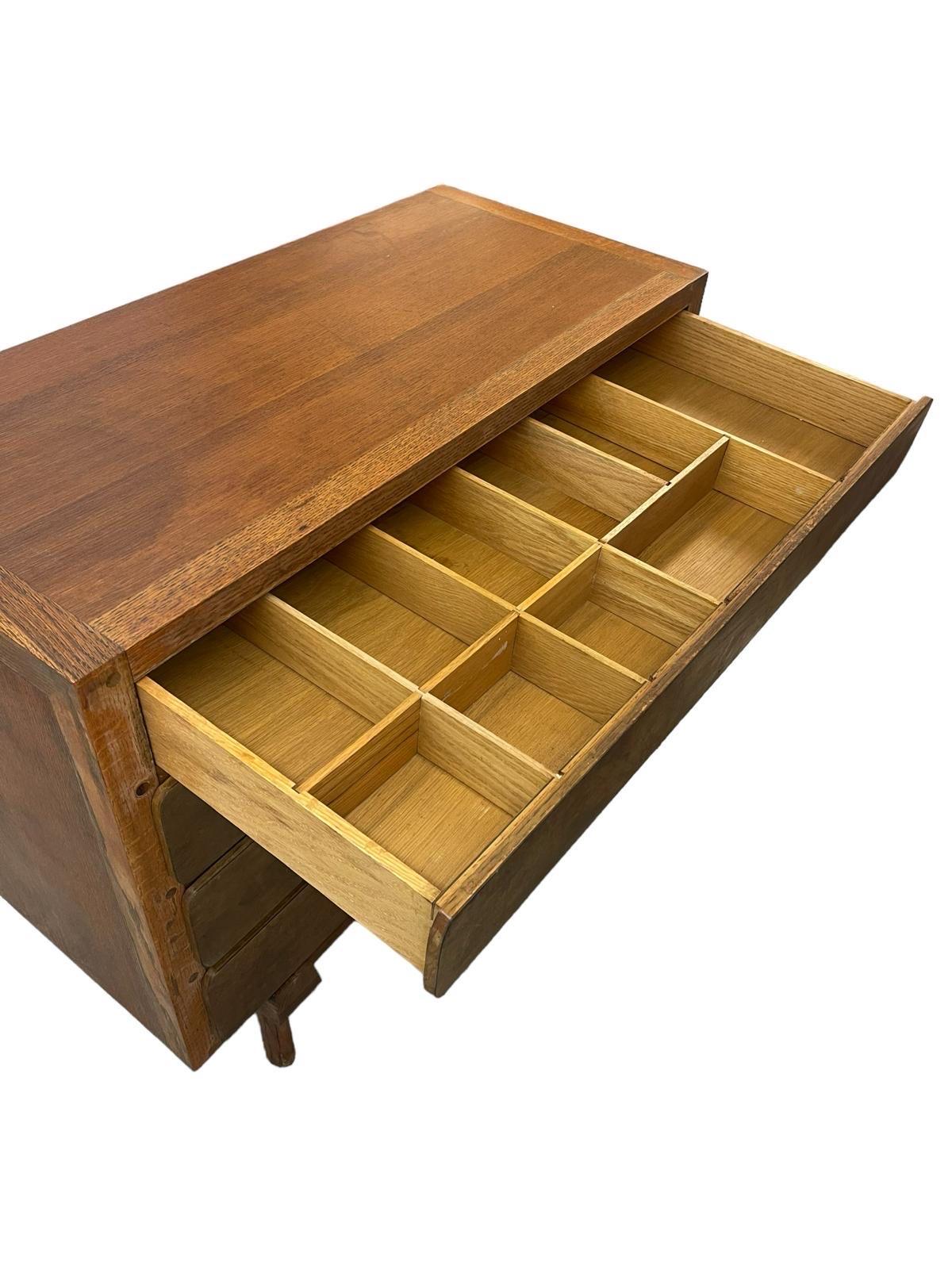 Vintage Mid Century Modern CUSTOM MADE Eiche Kommode mit Wurzel Akzent. im Angebot 1