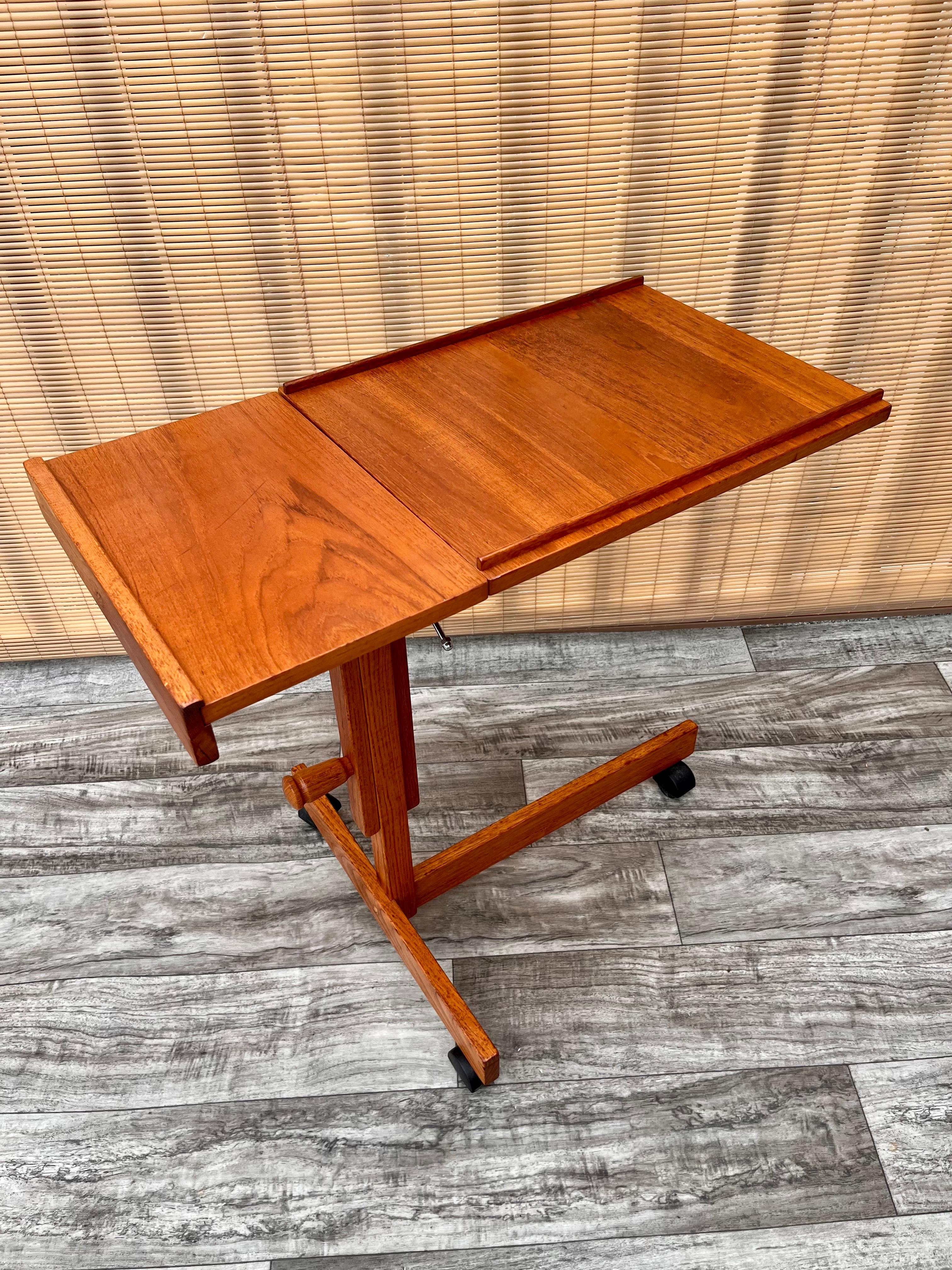Vintage Mid-Century Modern Danish Adjustable Rolling Tray Table / Cart In Good Condition In Miami, FL