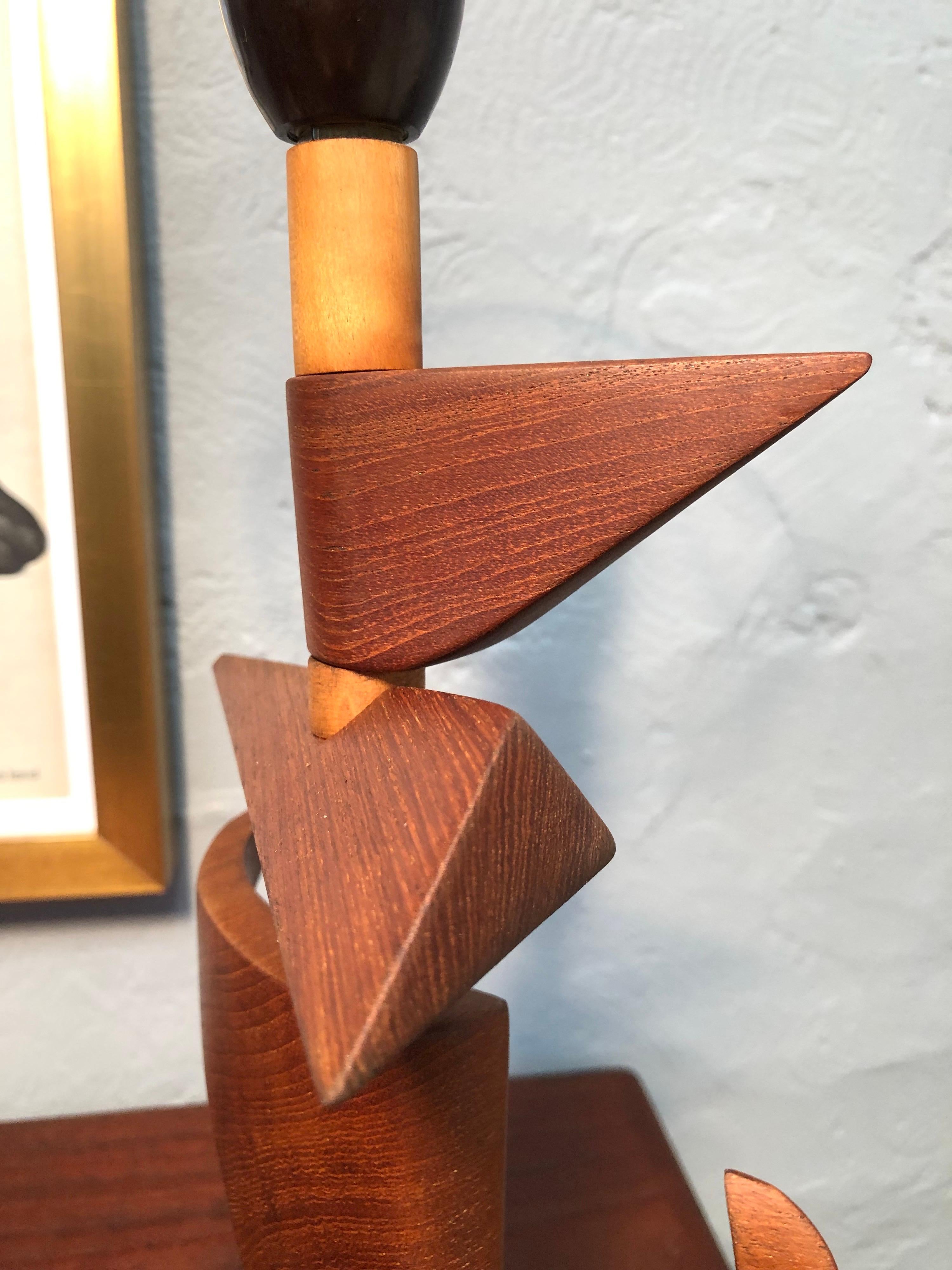 Prototype de lampe de bureau danoise artisanale moderne du milieu du siècle dernier en teck en vente 9