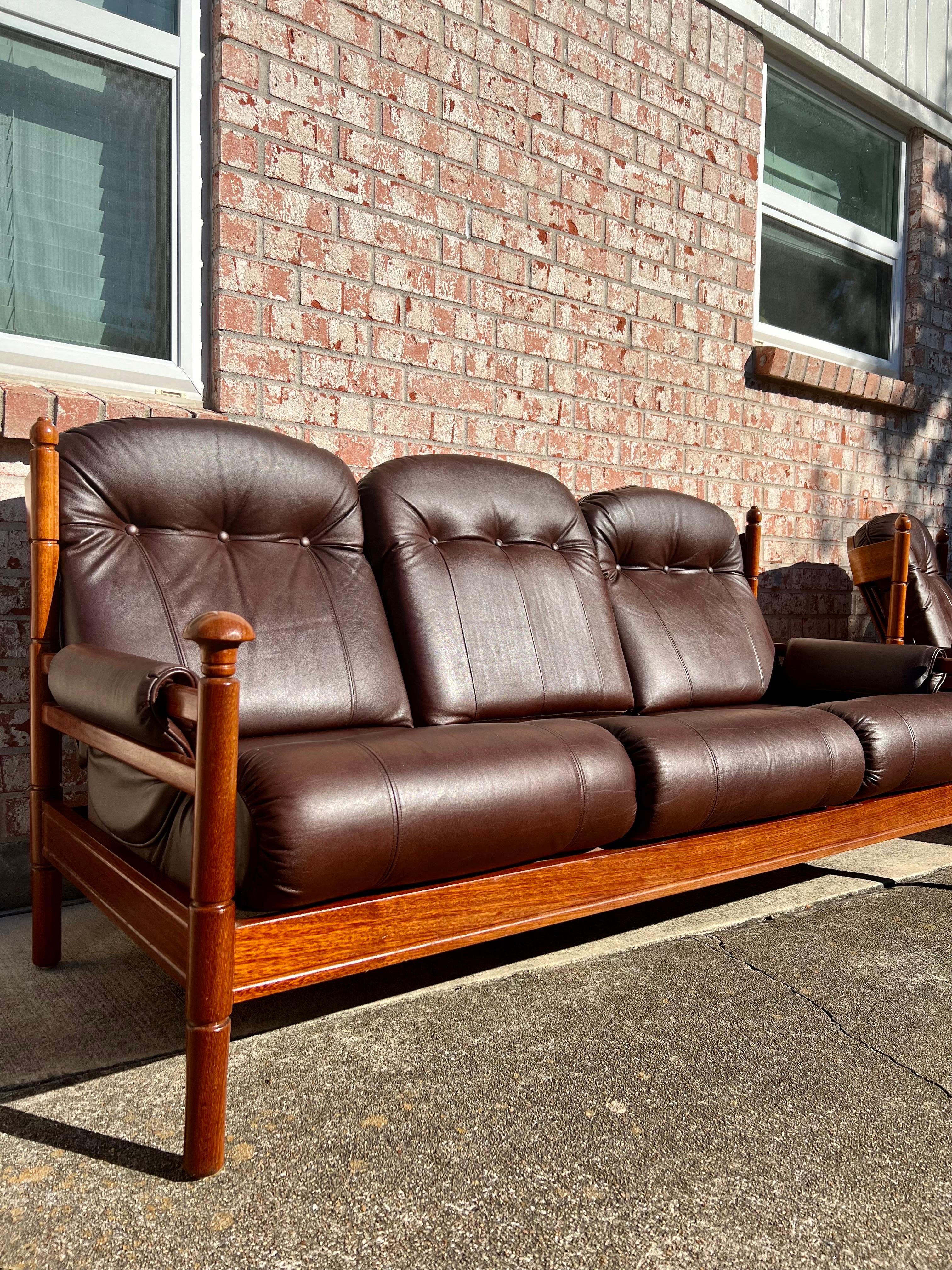 Vintage Mid-Century Modern Danish Brown Leather Wood large Sofa 3 seater by Reid In Good Condition In Houston, TX