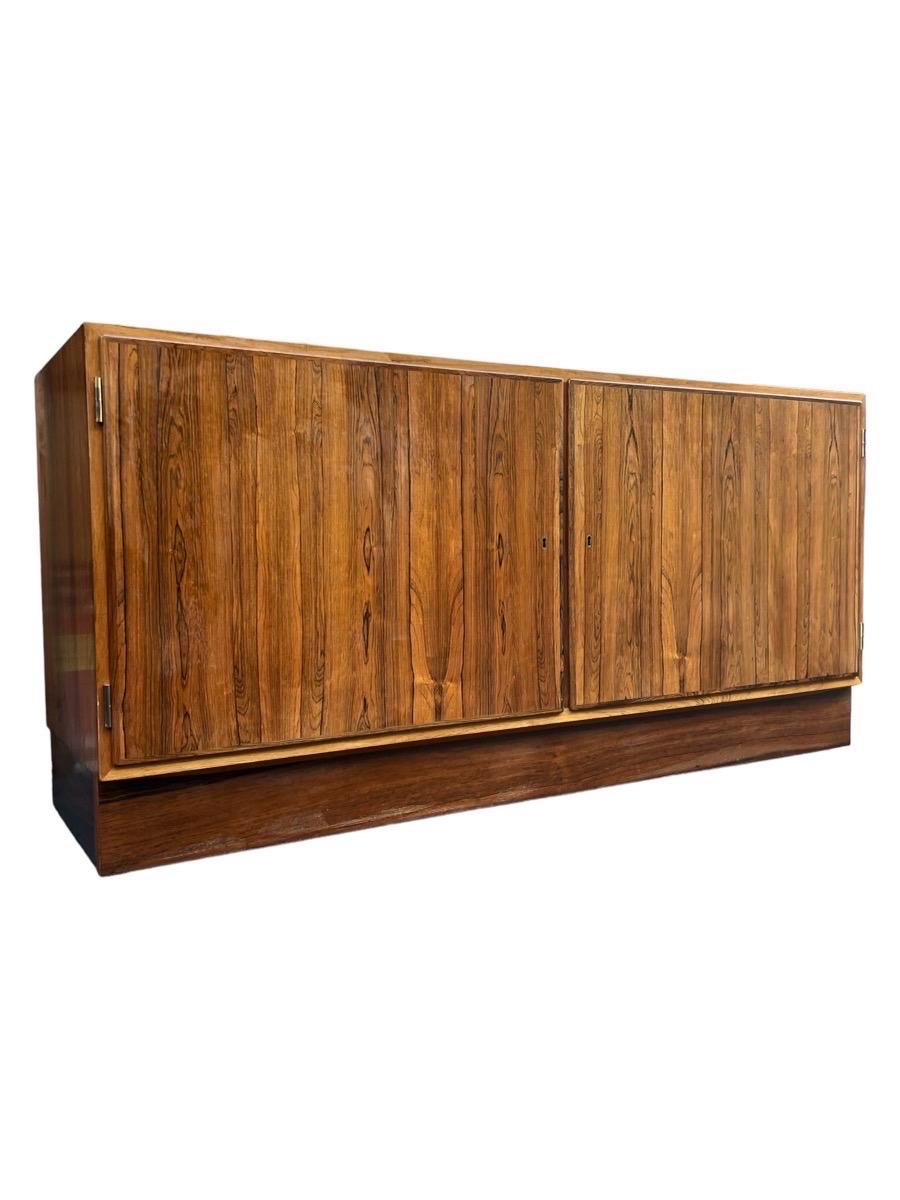 Mid-Century Modern Vintage Mid Century Modern Danish Credenza Console , Side Board by Hundevad  For Sale