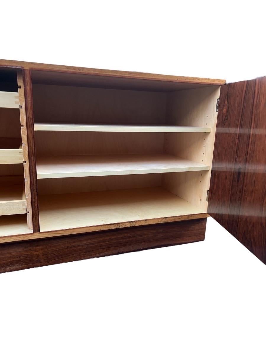 Vintage Mid Century Modern Danish Credenza Console , Side Board by Hundevad For Sale 1
