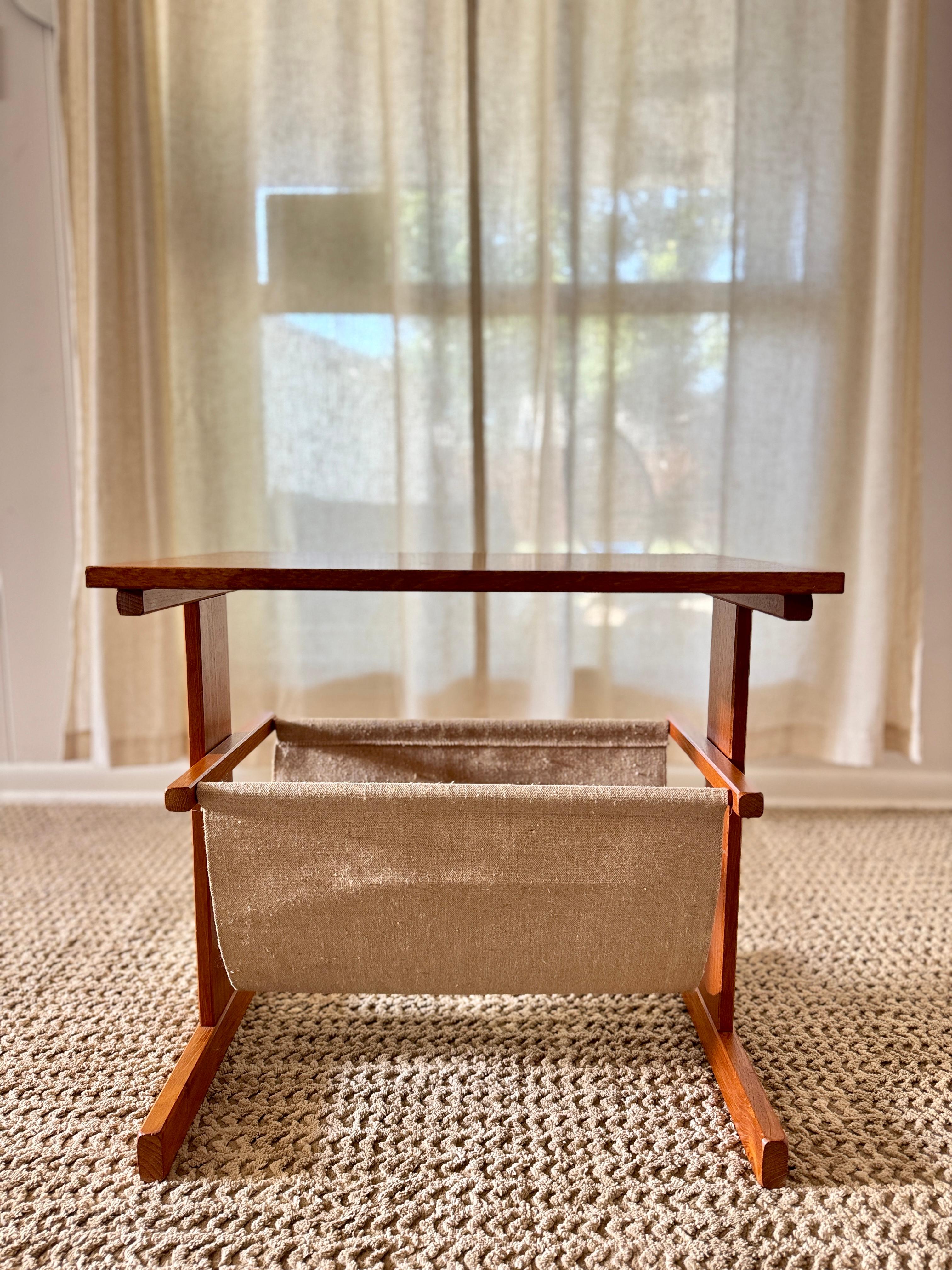 Vintage mid century modern Danish magazine table made of teak and canvas For Sale 2