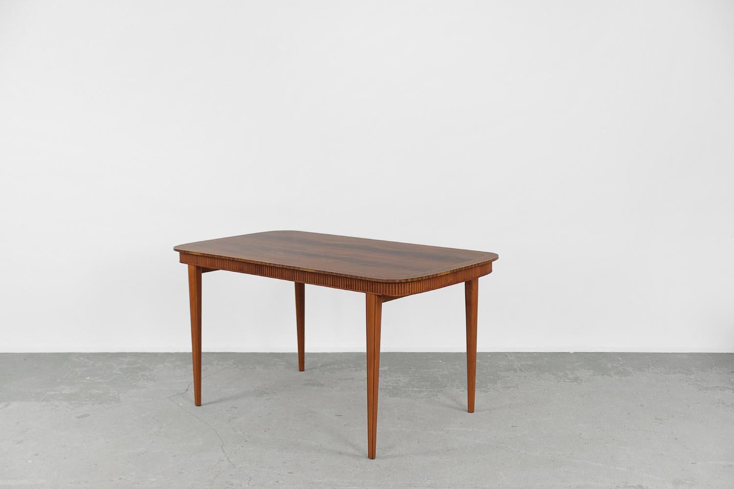 Vintage Mid-Century Modern Danish Mahogany Extendable Dining Table, 1960s In Good Condition In Warszawa, Mazowieckie