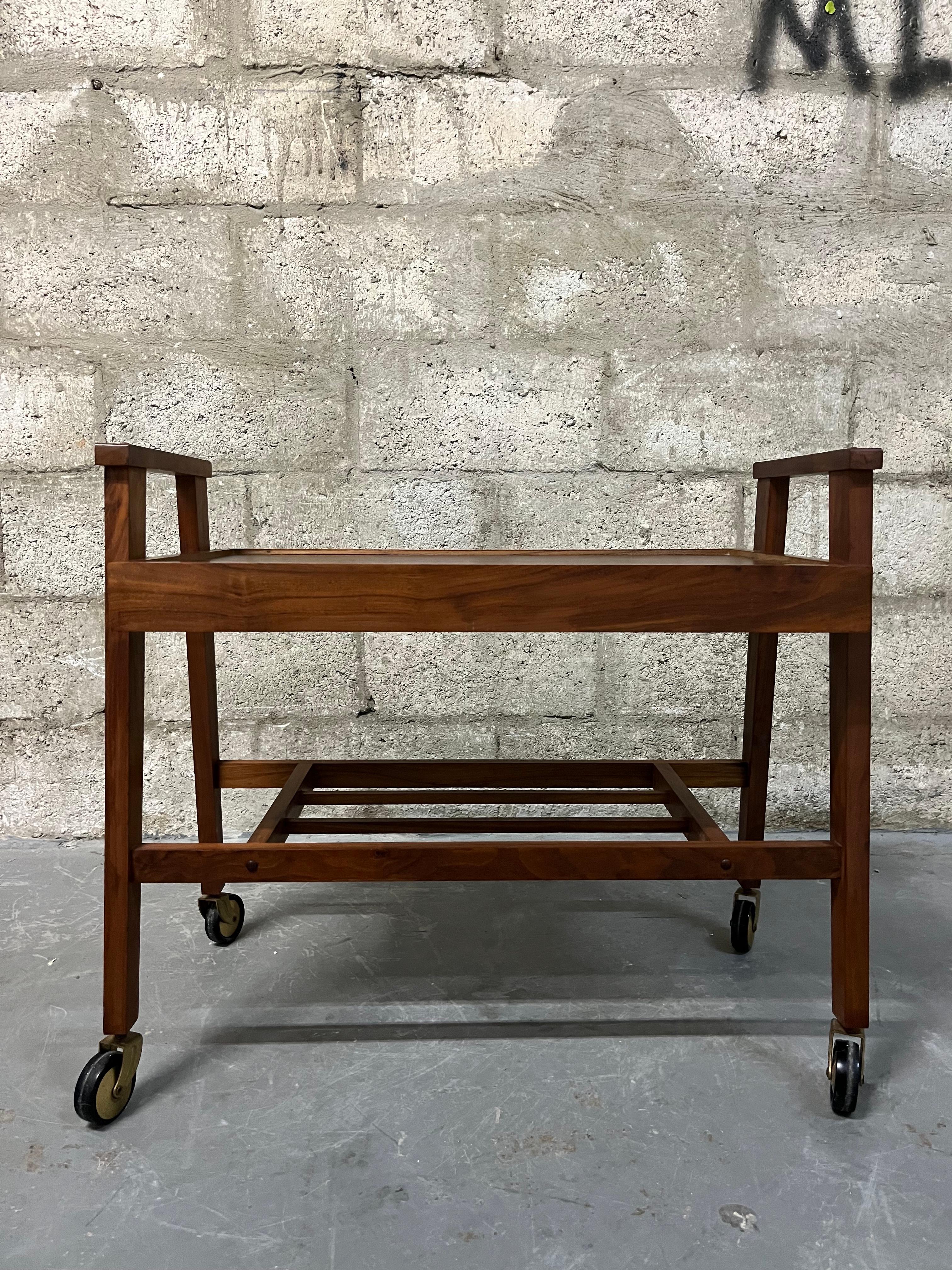 Vintage Mid Century Modern Danish Style Rolling Media Cart. Circa 1960s  For Sale 4