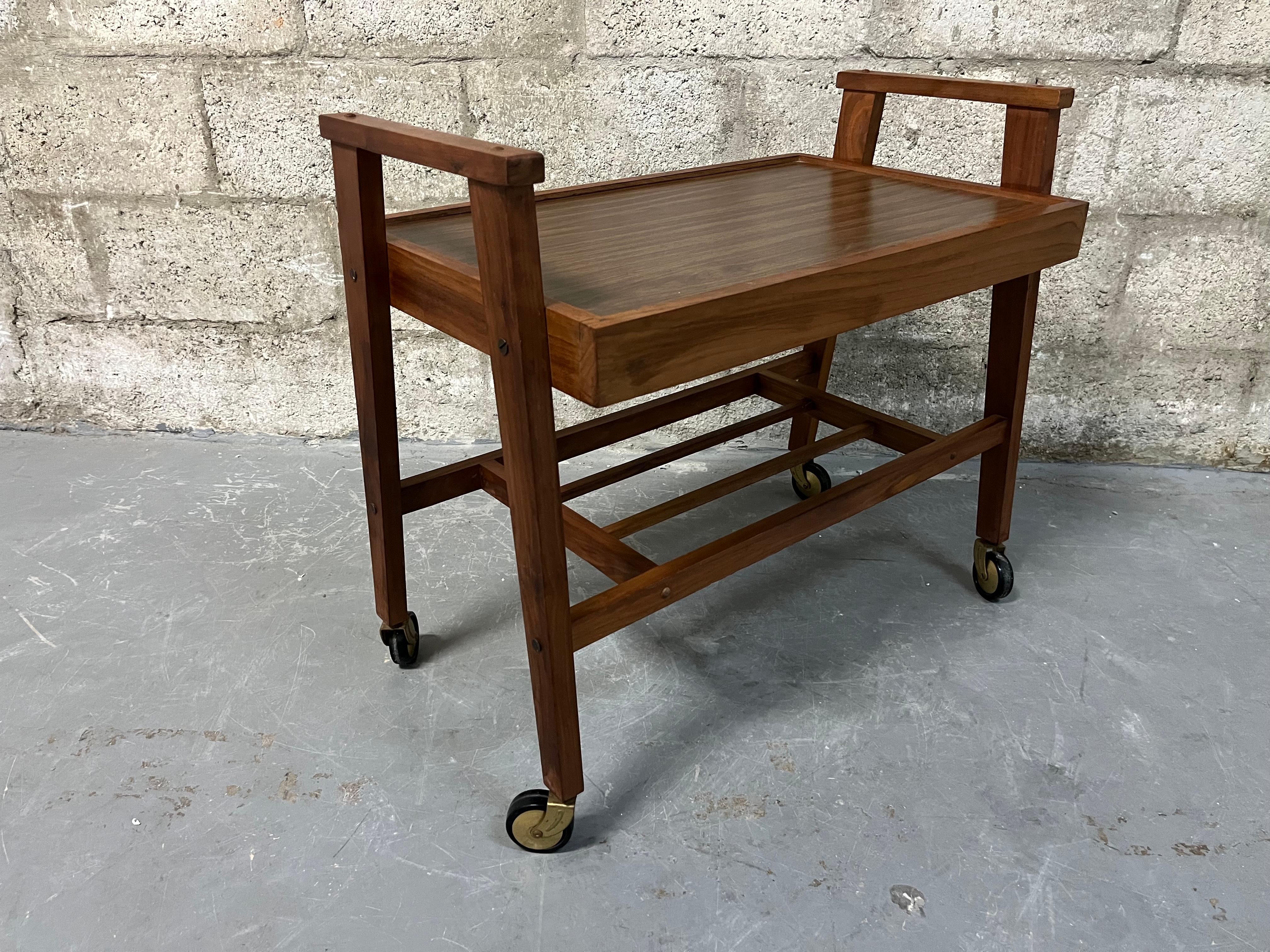 Laminated Vintage Mid Century Modern Danish Style Rolling Media Cart. Circa 1960s  For Sale