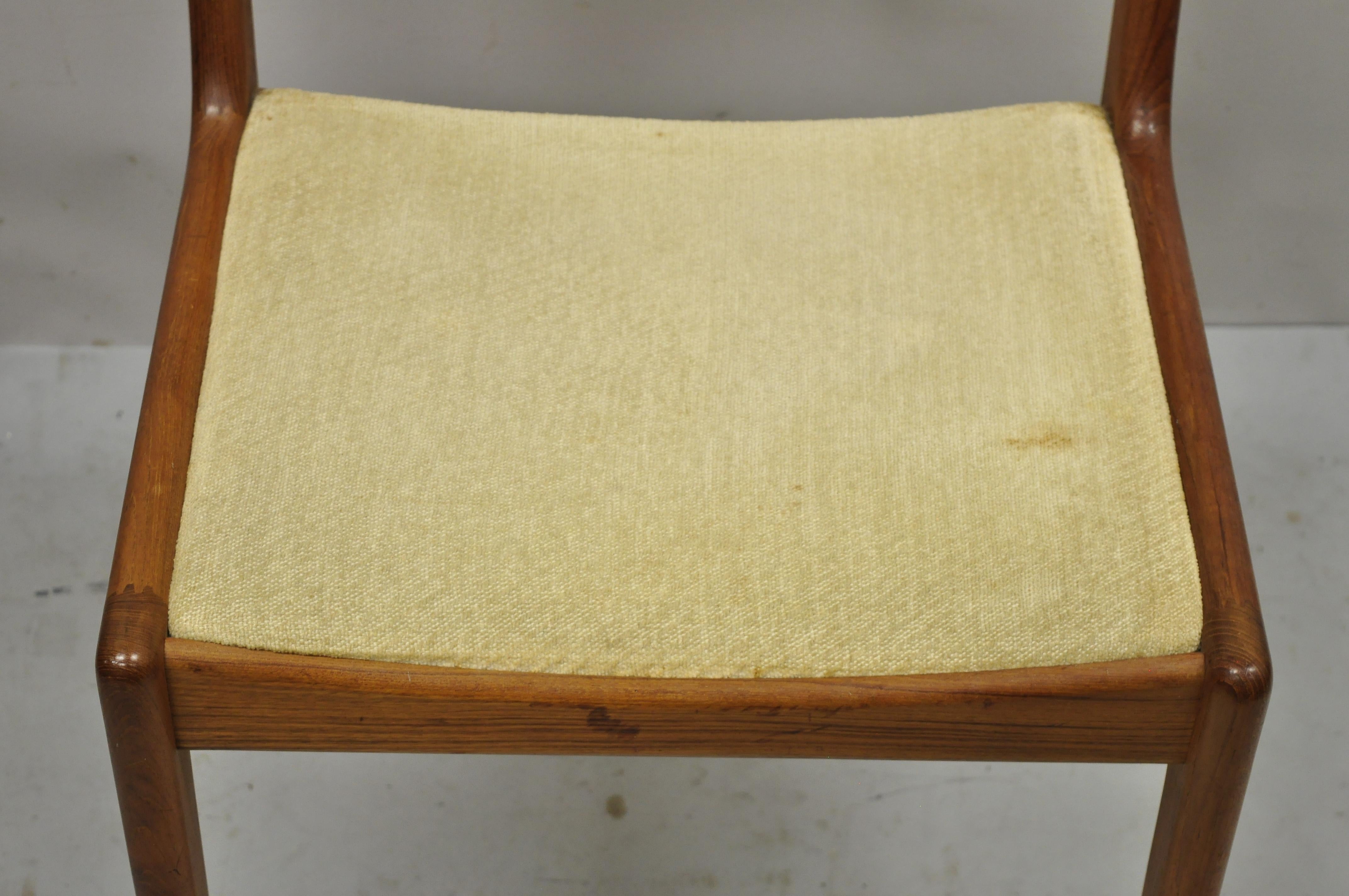Chaise de salle à manger en bois de teck de style danois et moderne du milieu du siècle dernier par Sun Furniture Bon état - En vente à Philadelphia, PA