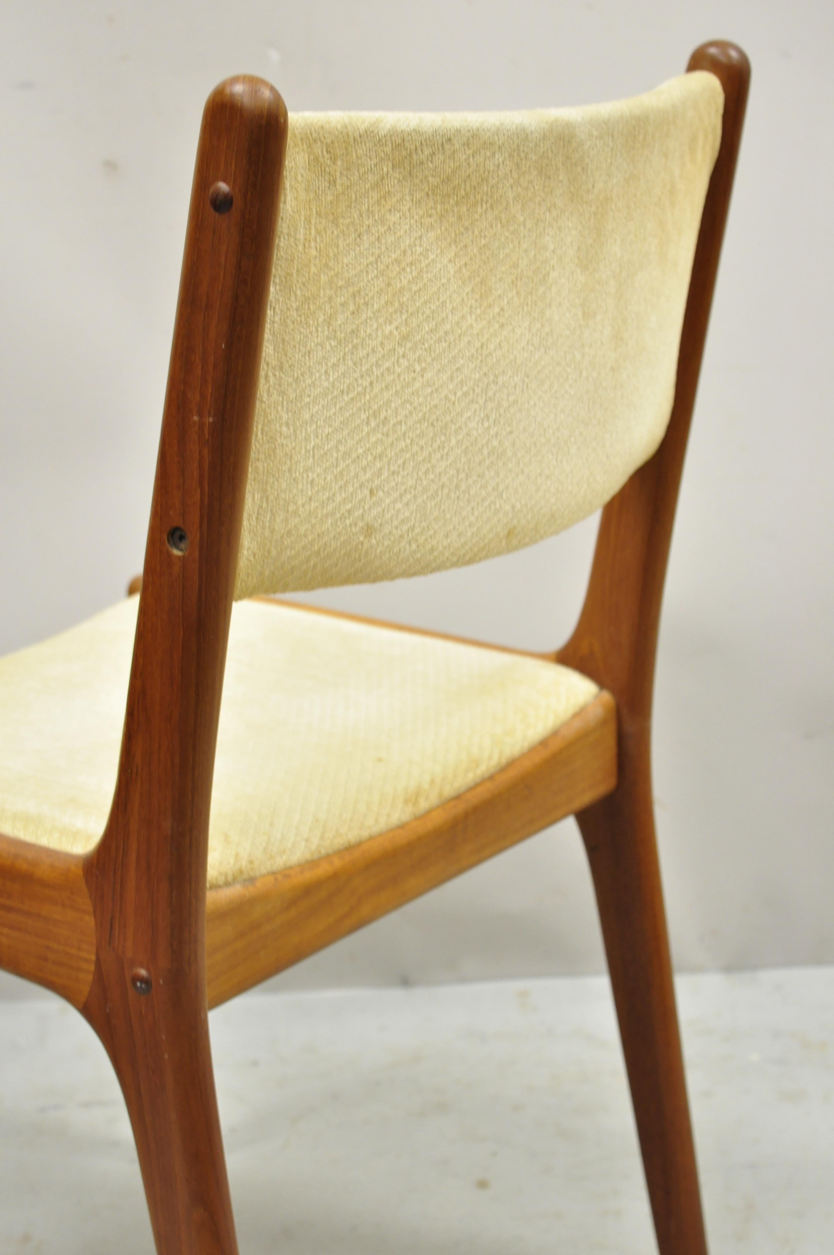 Vintage Mid-Century Modern Danish Style Teak Wood Dining Chair by Sun Furniture In Good Condition For Sale In Philadelphia, PA