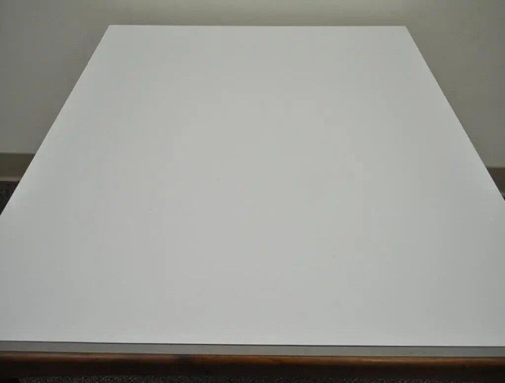 Table basse carrée en noyer et formica de style danois Vintage Mid Century Modern Bon état - En vente à Philadelphia, PA