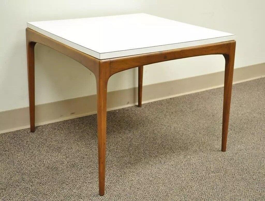 Table basse carrée en noyer et formica de style danois Vintage Mid Century Modern en vente 1