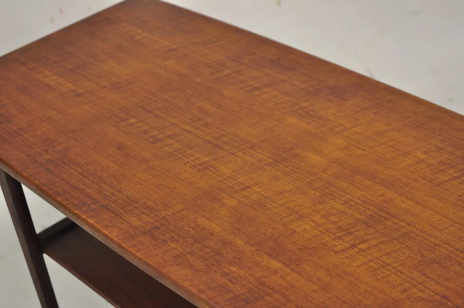 20ième siècle Table basse danoise moderne du milieu du siècle dernier, en bois de teck, à 2 niveaux en vente