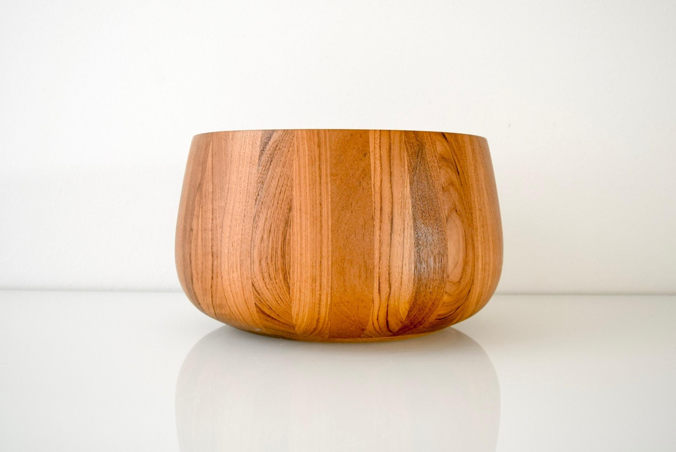 Hand-Crafted Vintage Mid-Century Modern Dansk Wooden Walnut Staved Bowl For Sale