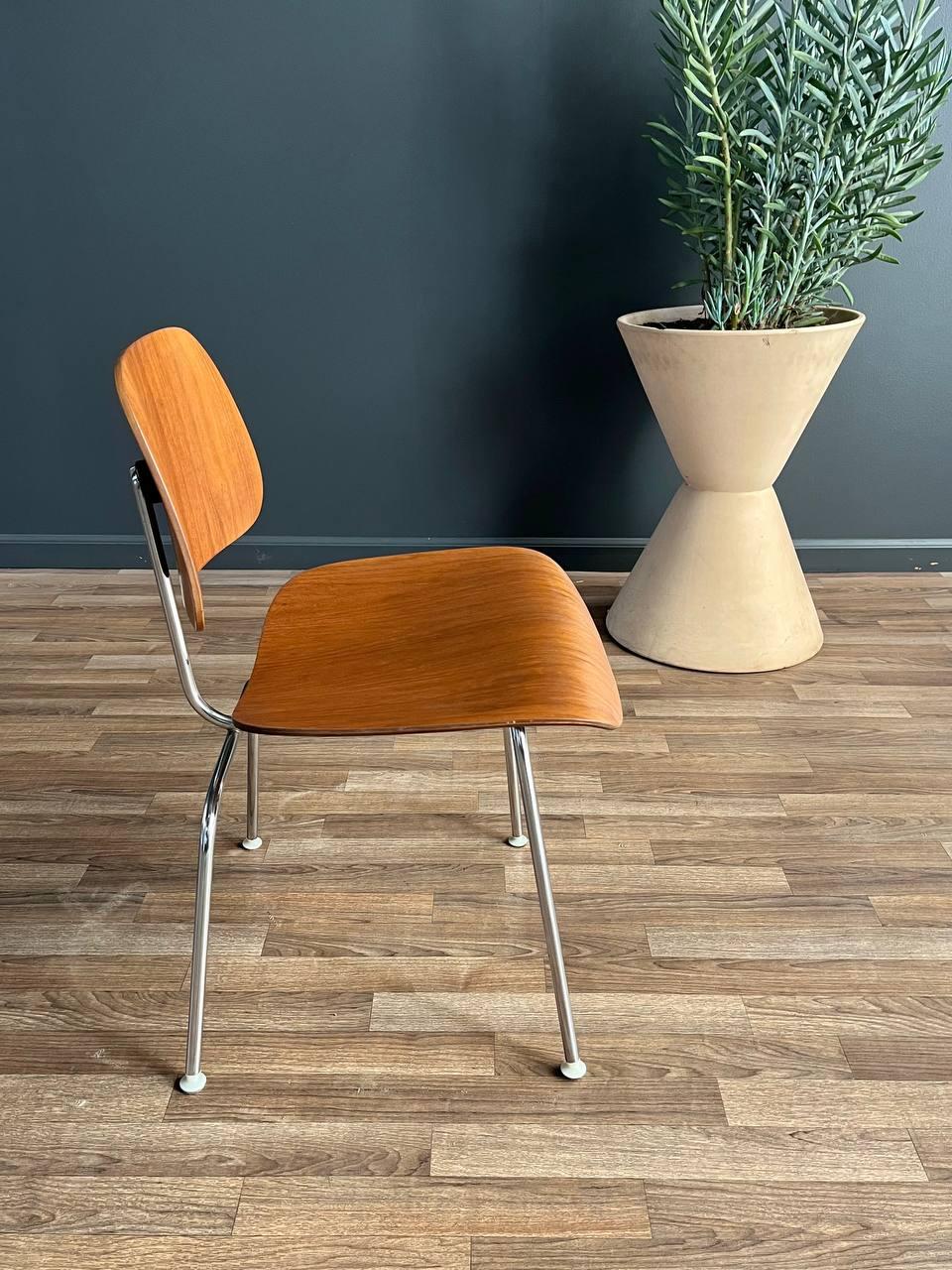 American Vintage Mid-Century Modern DCM Chair by Charles Eames for Herman Miller