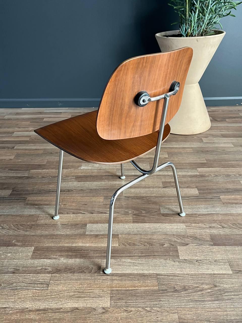Mid-20th Century Vintage Mid-Century Modern DCM Chair by Charles Eames for Herman Miller