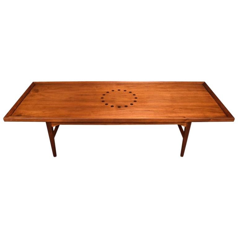 Vintage Drexel Coffee Table / Pin on Mid-Century Furniture - This provides extra surfaces when needs or simply as an extension to the table.
