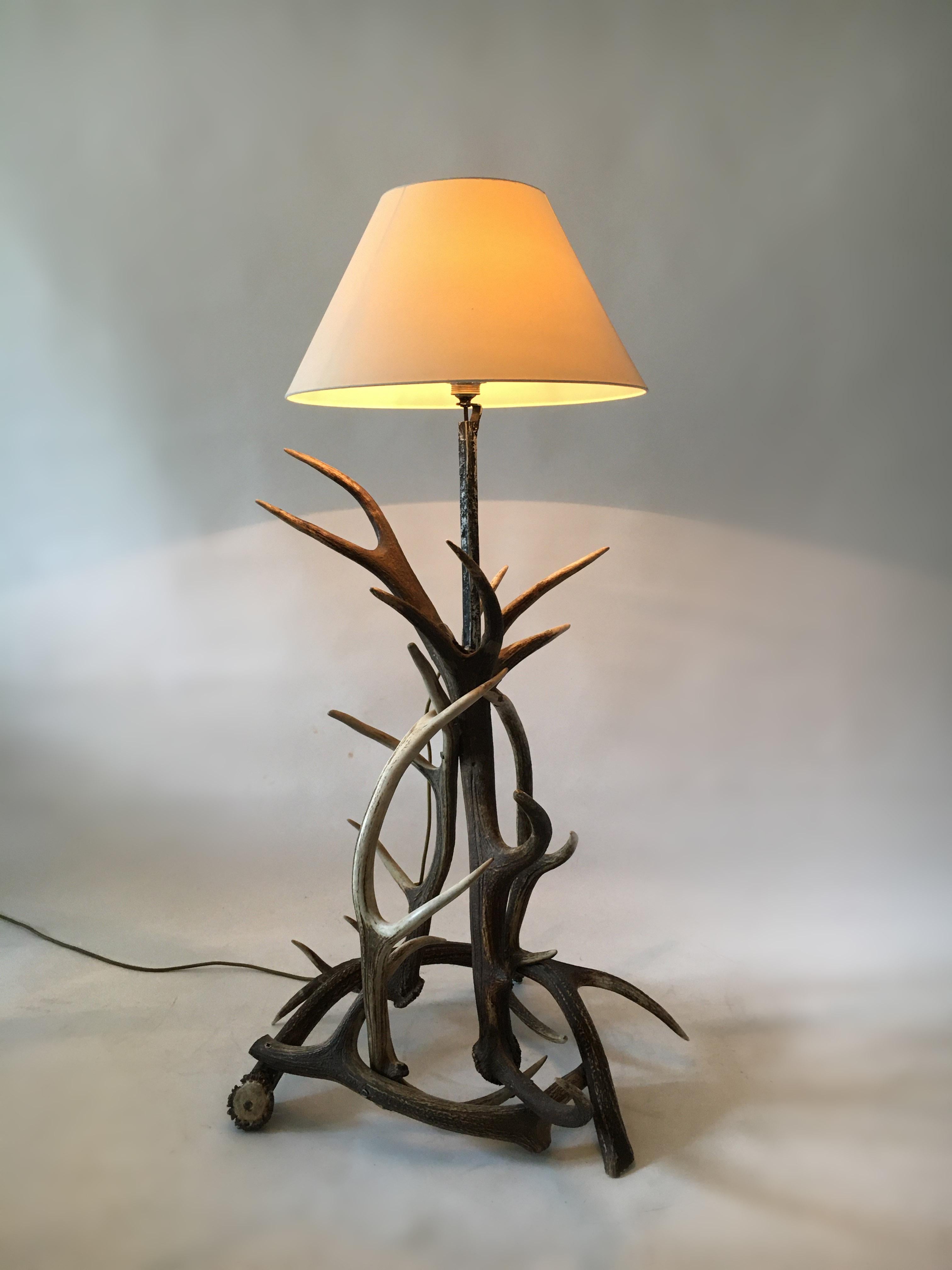 Vintage Mid-Century Modern Deer Antler Floor Lamp, Austria, 1950s In Good Condition For Sale In Vienna, AT