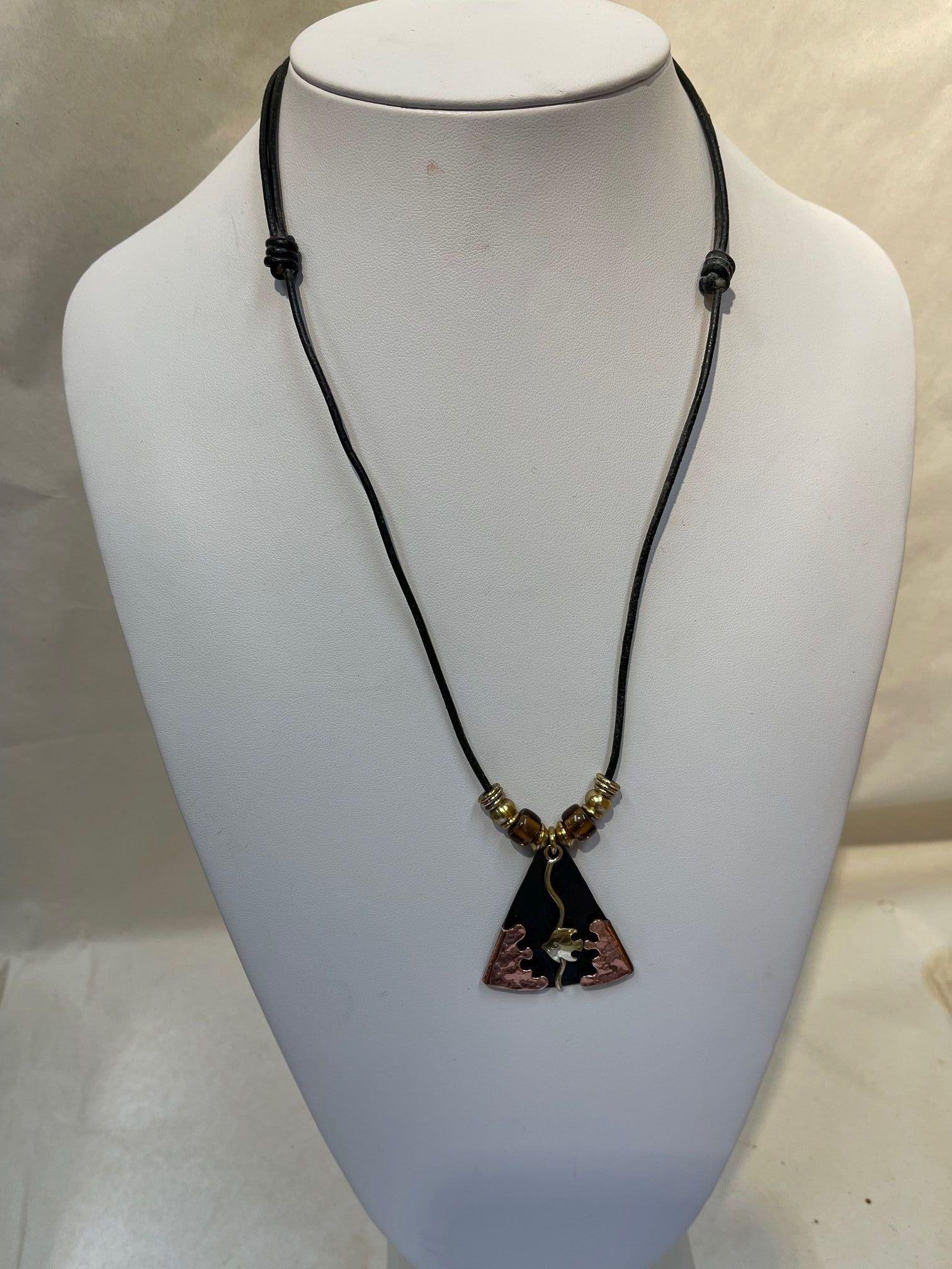 Vintage Mid Century Modern Designer Signed Abstract Pendant Necklace In Excellent Condition For Sale In Montreal, QC