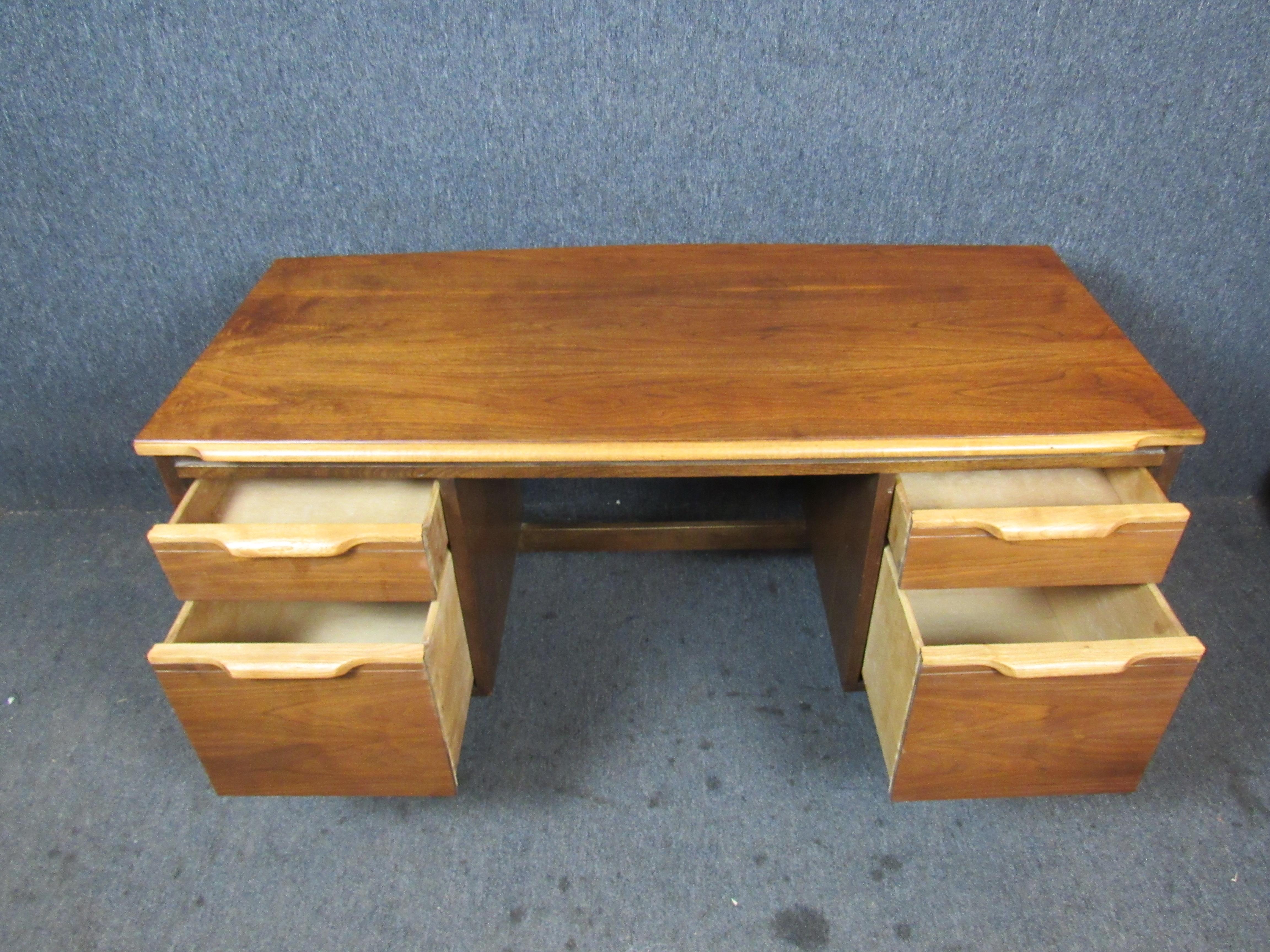 Vintage Mid-Century Modern-Schreibtisch (Holz) im Angebot