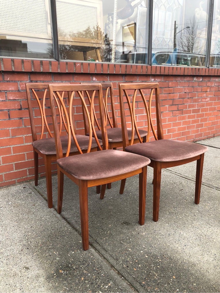Vintage Mid-Century Modern dining chairs set of 4.

Dimensions 22 W ; 36 H ; 19 D
Seat height 18
