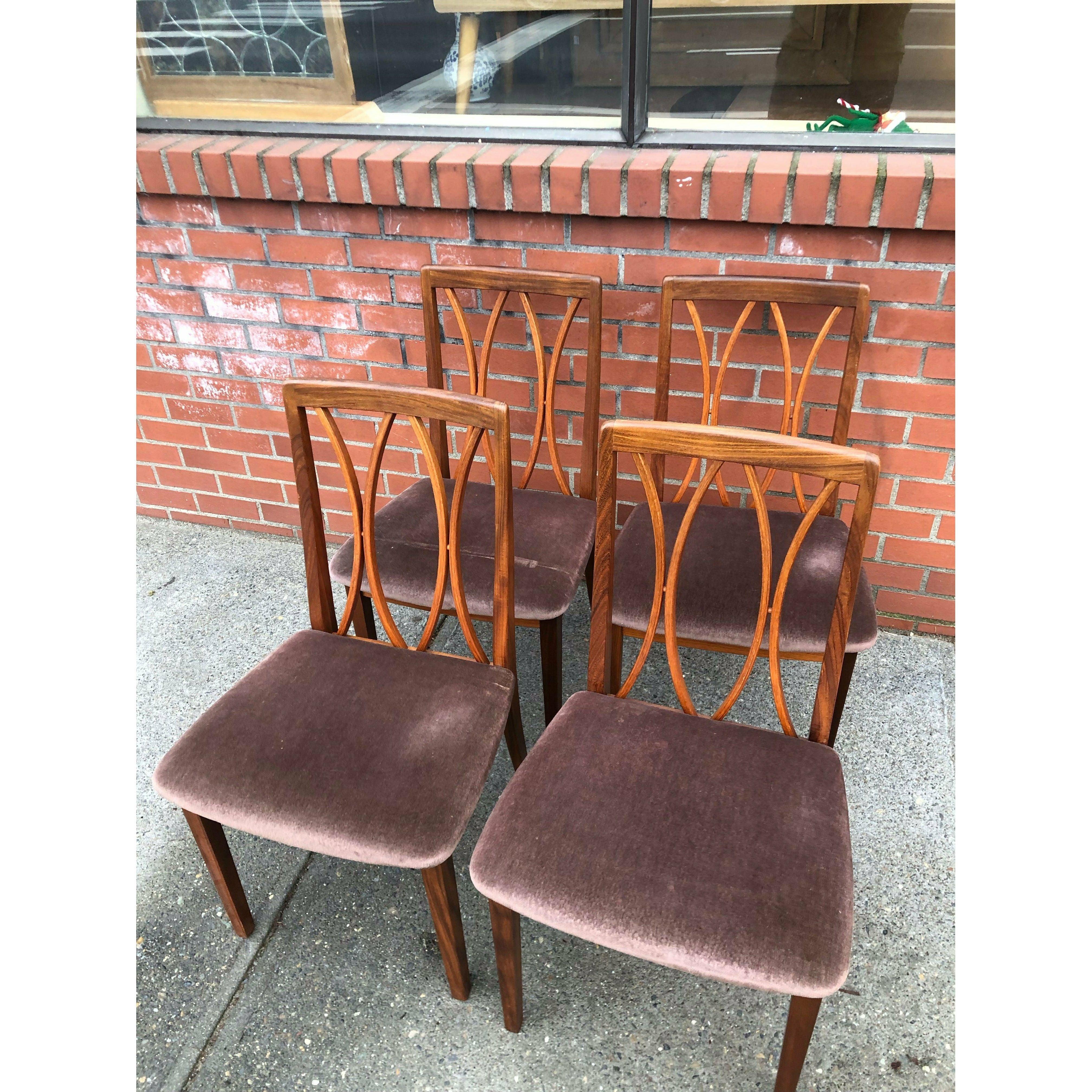 Mid-Century moderno Sedie da pranzo in stile moderno danese vintage. Set di 4. Importazione dal Regno Unito. in vendita