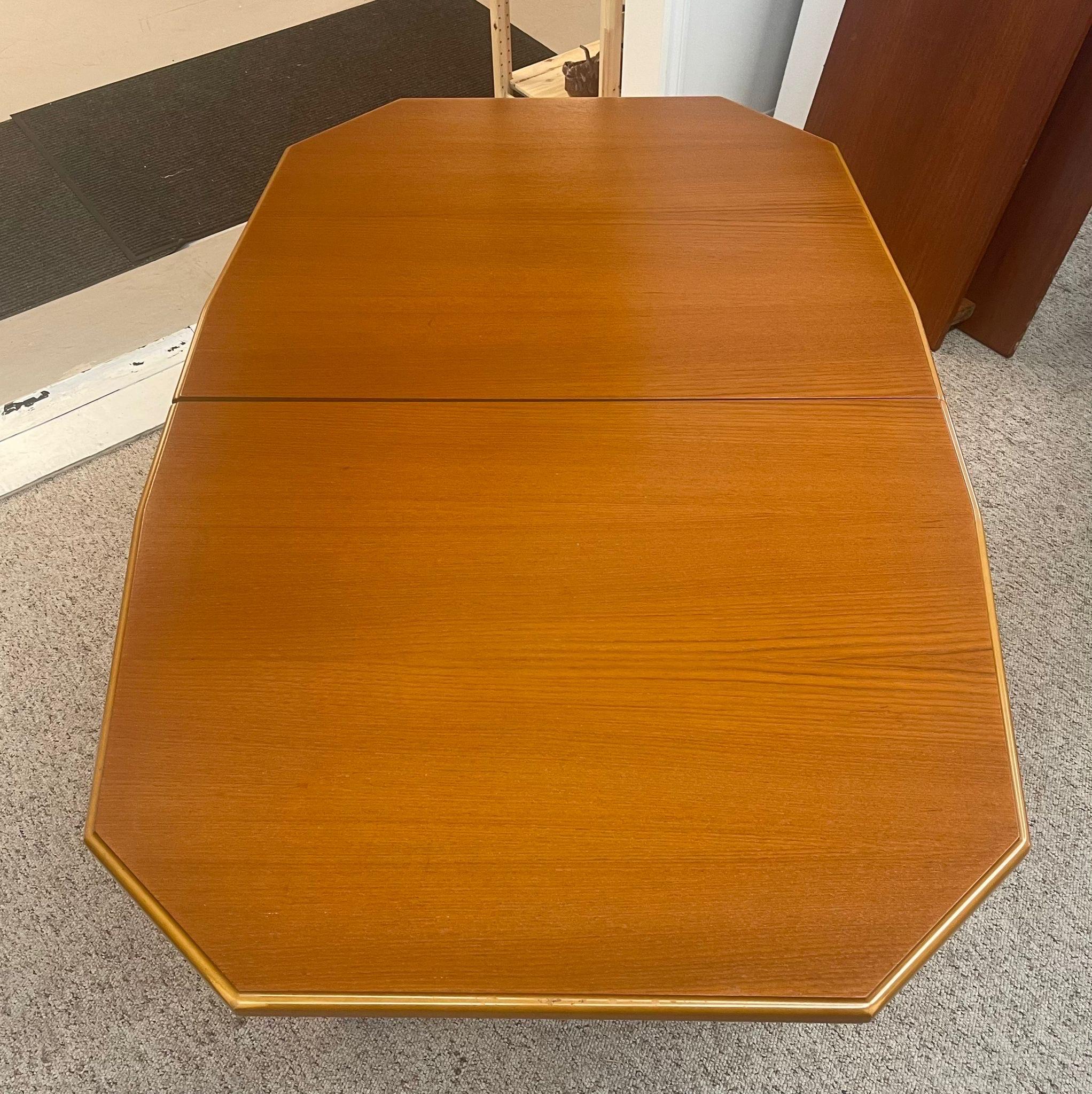 Vintage Mid Century Modern Dining Table With Butterfly Leaf Insert In Good Condition For Sale In Seattle, WA
