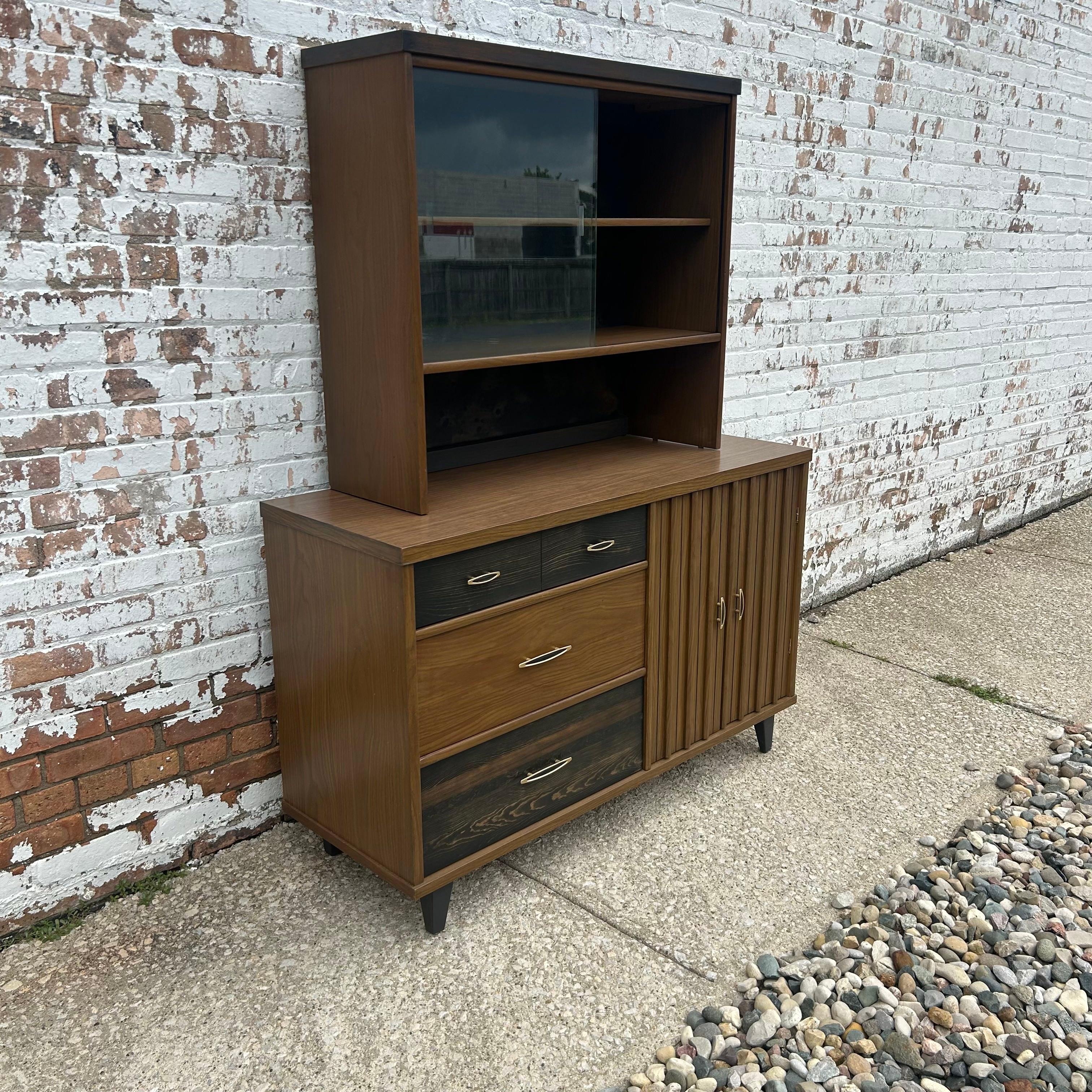 Vintage Mid-Century Modern Display China Cabinet For Sale 5