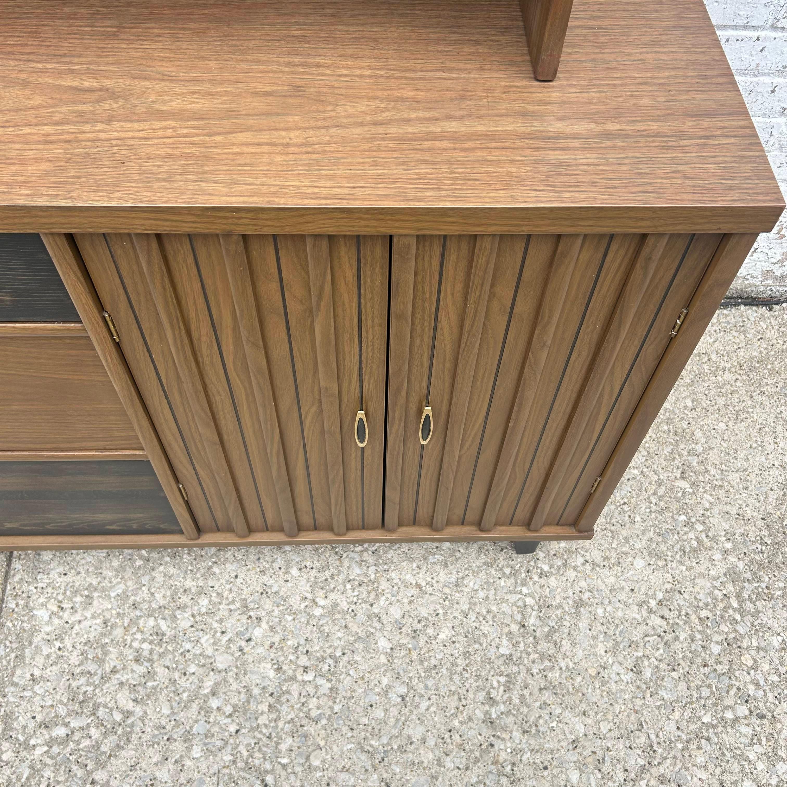 20th Century Vintage Mid-Century Modern Display China Cabinet For Sale