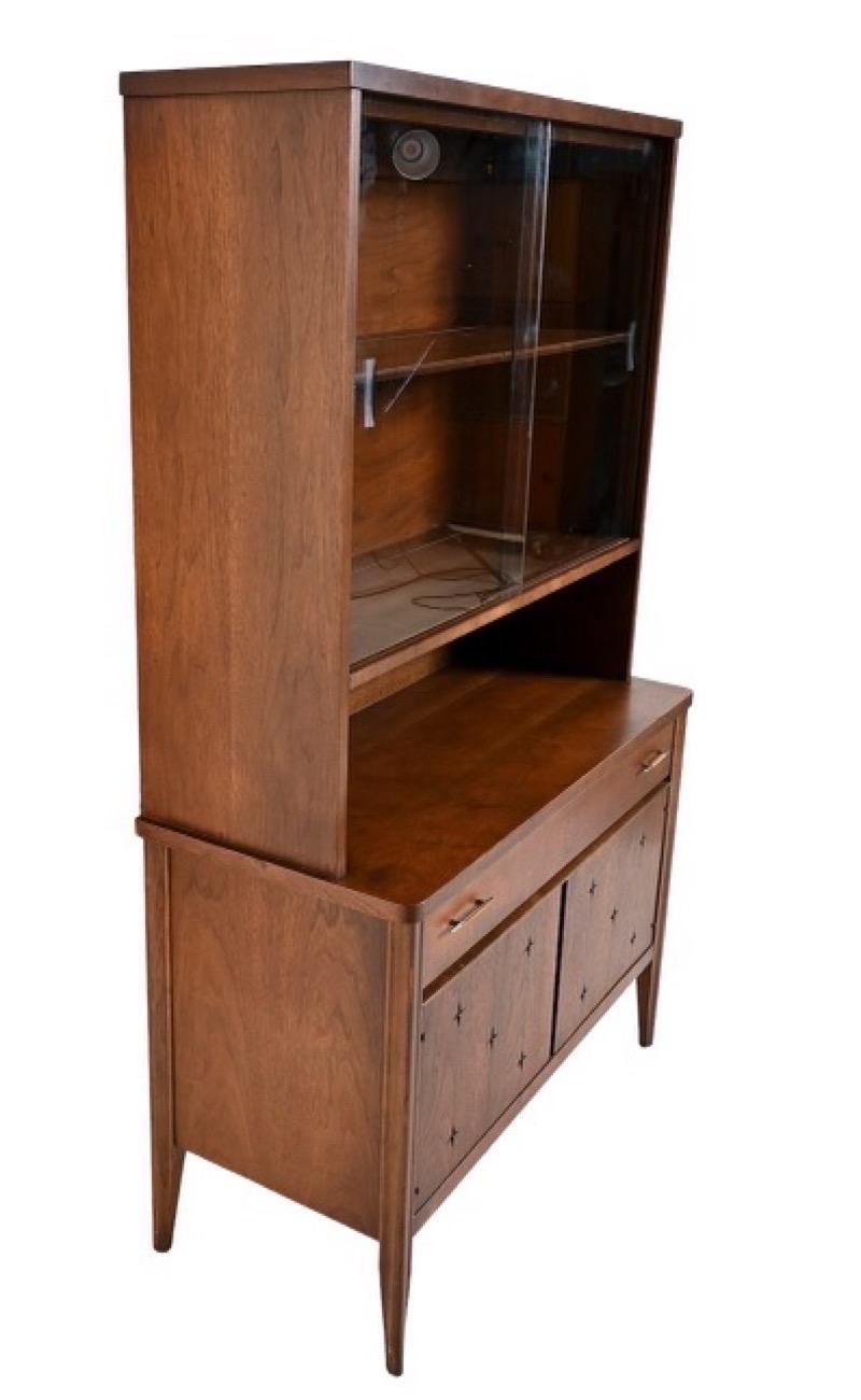 Vintage Mid-Century Modern display Hutch cabinet or buffet by Broyhill

Dimensions. 38 1/2 W ; 17 D ; 65 H

Base Height 28”.