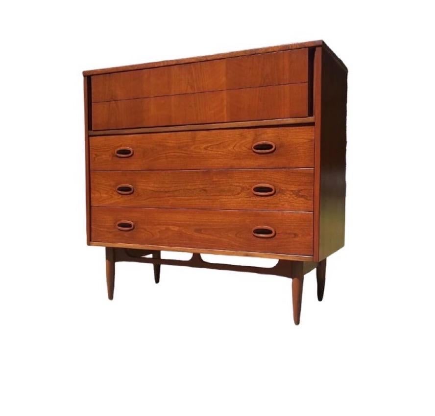 Vintage Mid-Century Modern Dixie 4 drawers highboy dresser cabinet storage

Dimensions. 42 W ; 41 H ; 18 1/2 D.