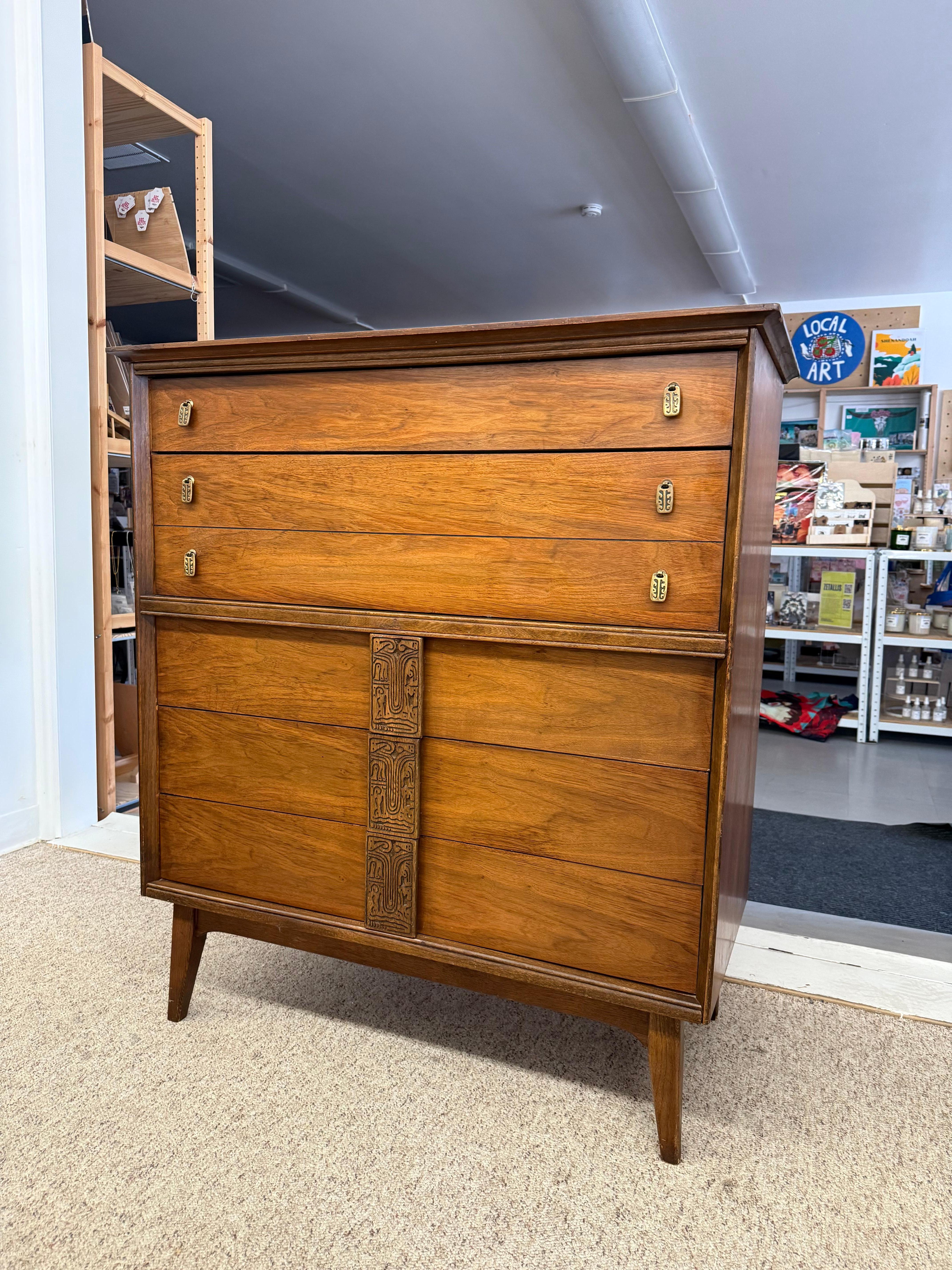 Vintage Mid Century Modern Dresser by Bassett Aztec Collection by Leo Jiranek In Good Condition For Sale In Seattle, WA