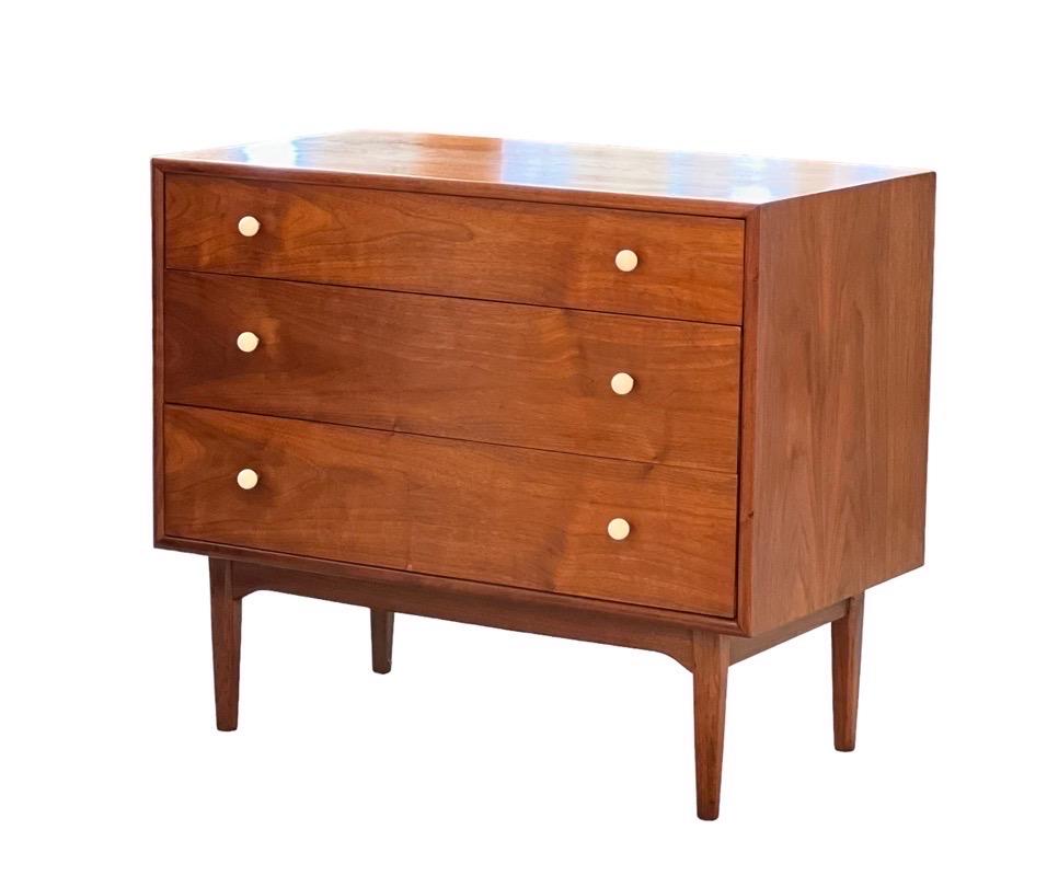 Mid-Century Modern Vintage Mid Century Modern Dresser by Drexel Dovetail Details For Sale