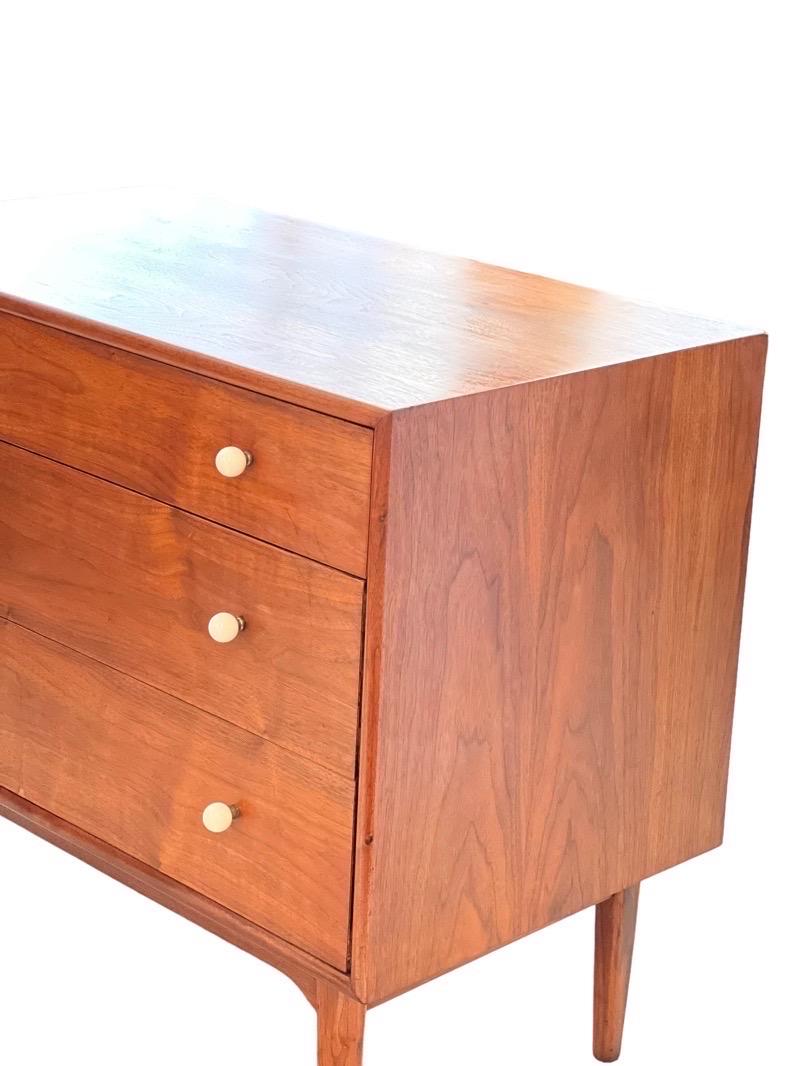Wood Vintage Mid Century Modern Dresser by Drexel Dovetail Details For Sale