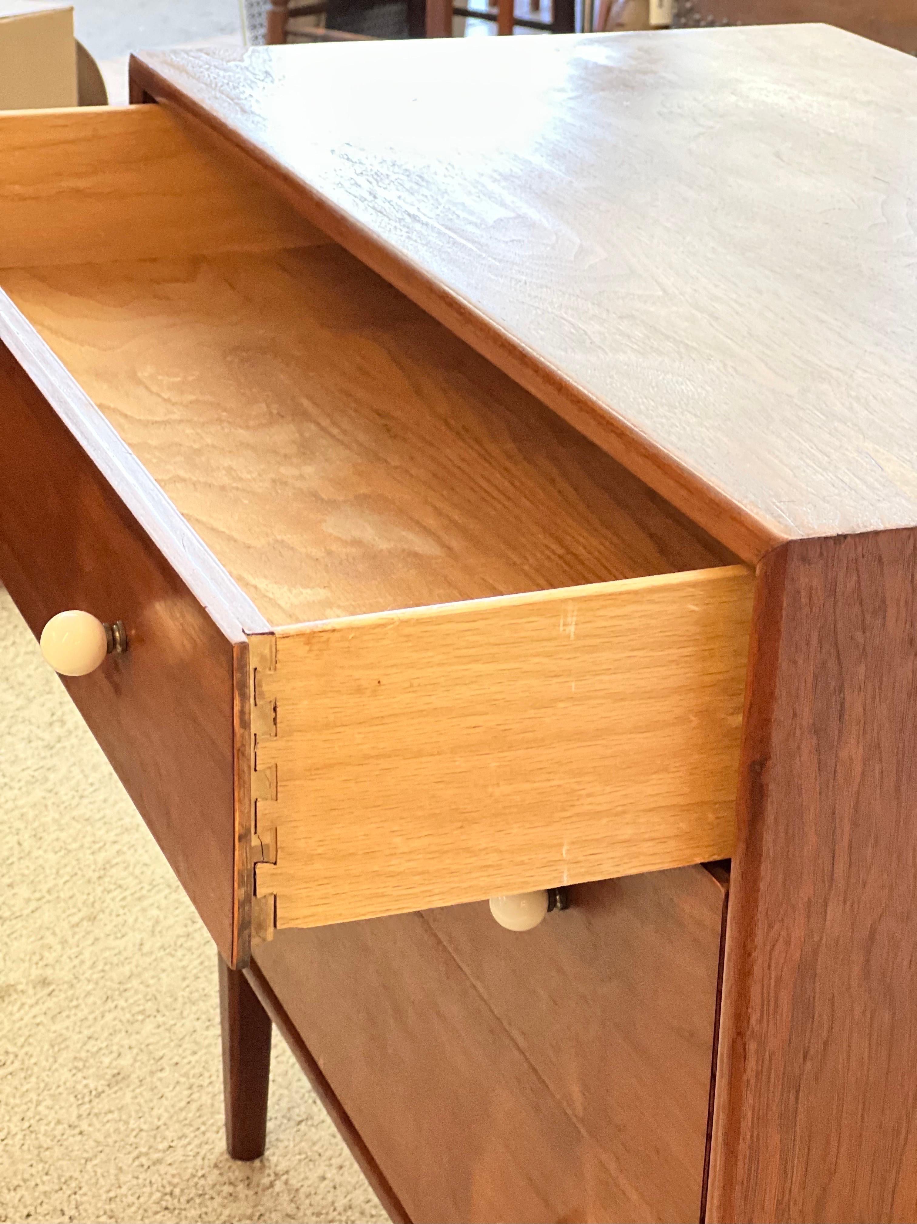 Vintage Mid Century Modern Dresser by Drexel Dovetail Details For Sale 1