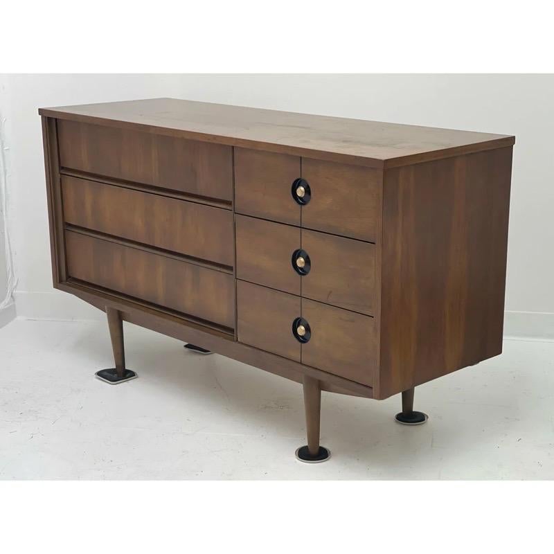 Vintage Mid Century Modern Dresser Cabinet Storage Drawers (tiroirs de rangement) 

Dimensions. 52 L ; 18 P ; 30 H
