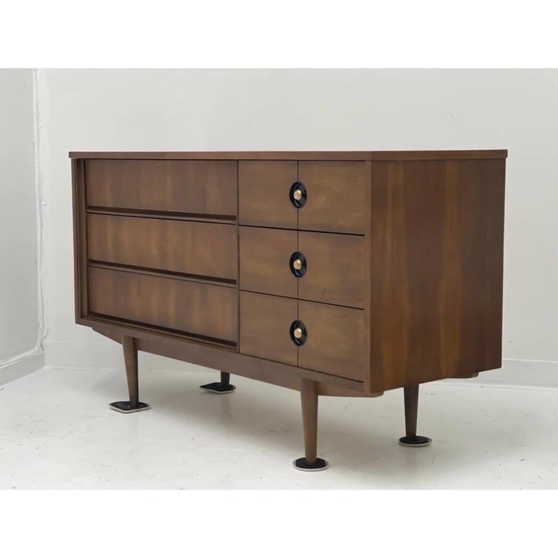 Mid-Century Modern Vintage Mid Century Modern Dresser Cabinet Storage Drawers  For Sale