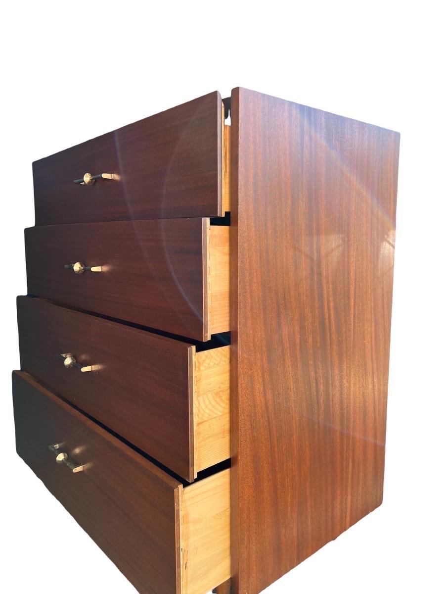 Vintage Mid-Century Modern Dresser Dovetail Drawers Cabinet Storage In Good Condition For Sale In Seattle, WA