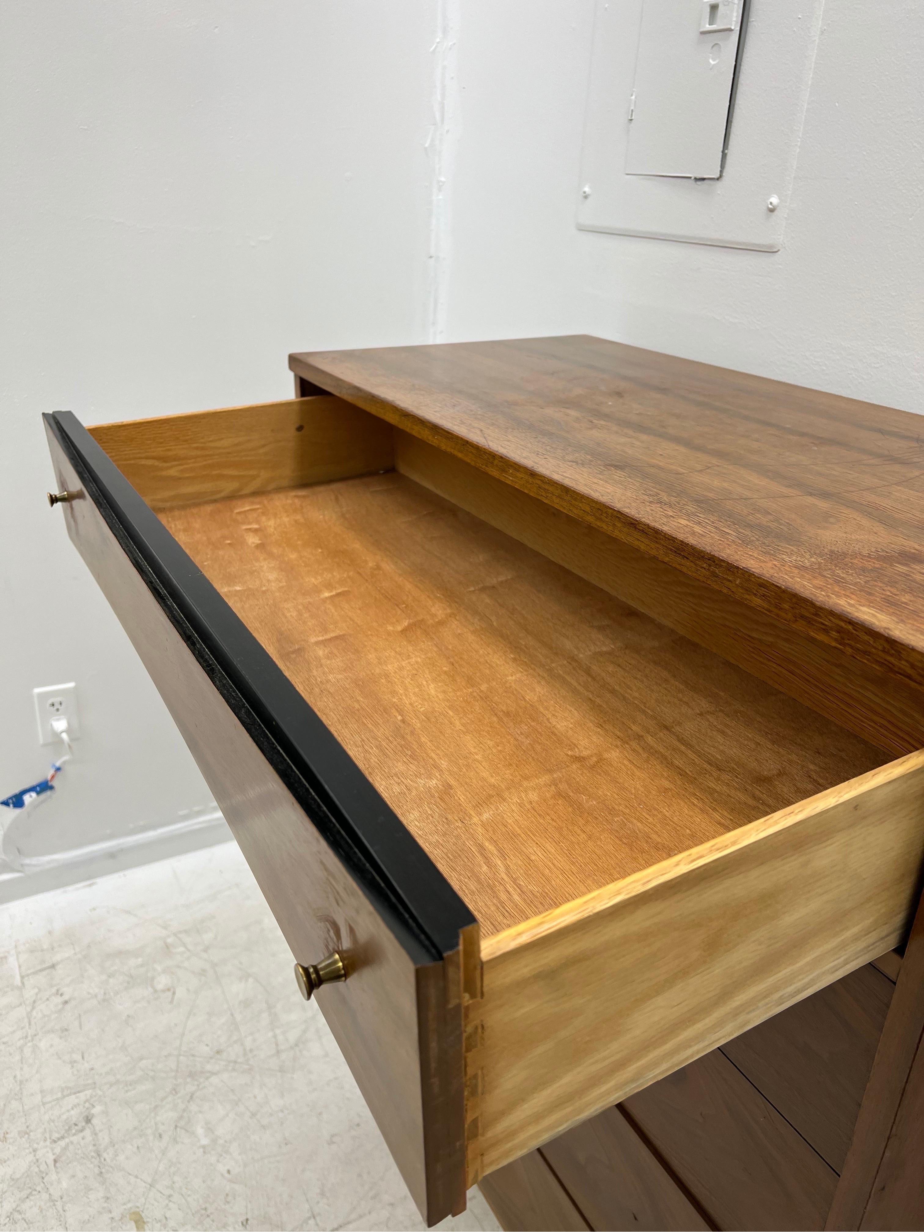 Vintage Mid Century Modern Dresser Dovetail Drawers Cabinet Storage In Good Condition In Seattle, WA