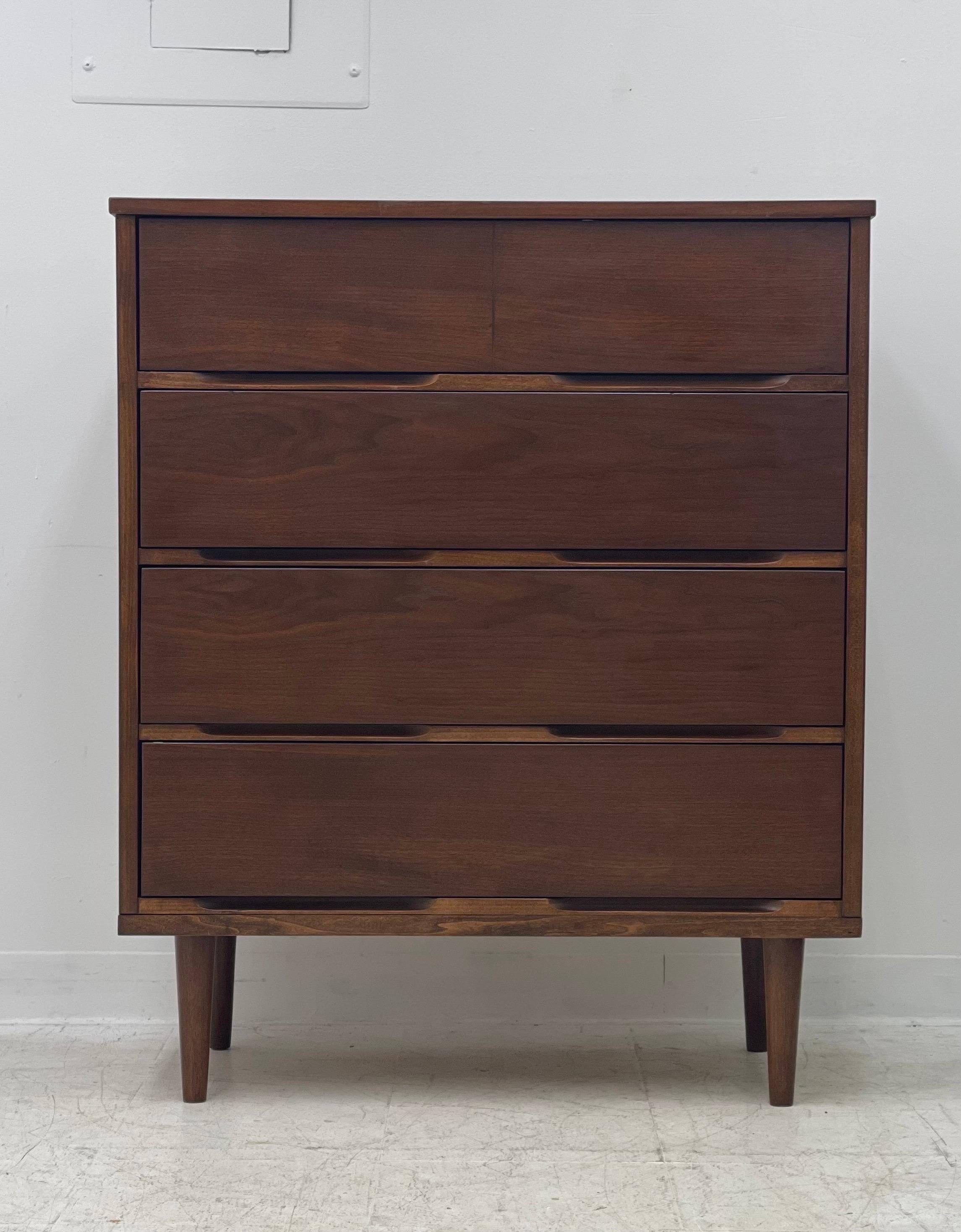 Walnut Vintage Mid-Century Modern Dresser Dovetail Drawers Cabinet Storage