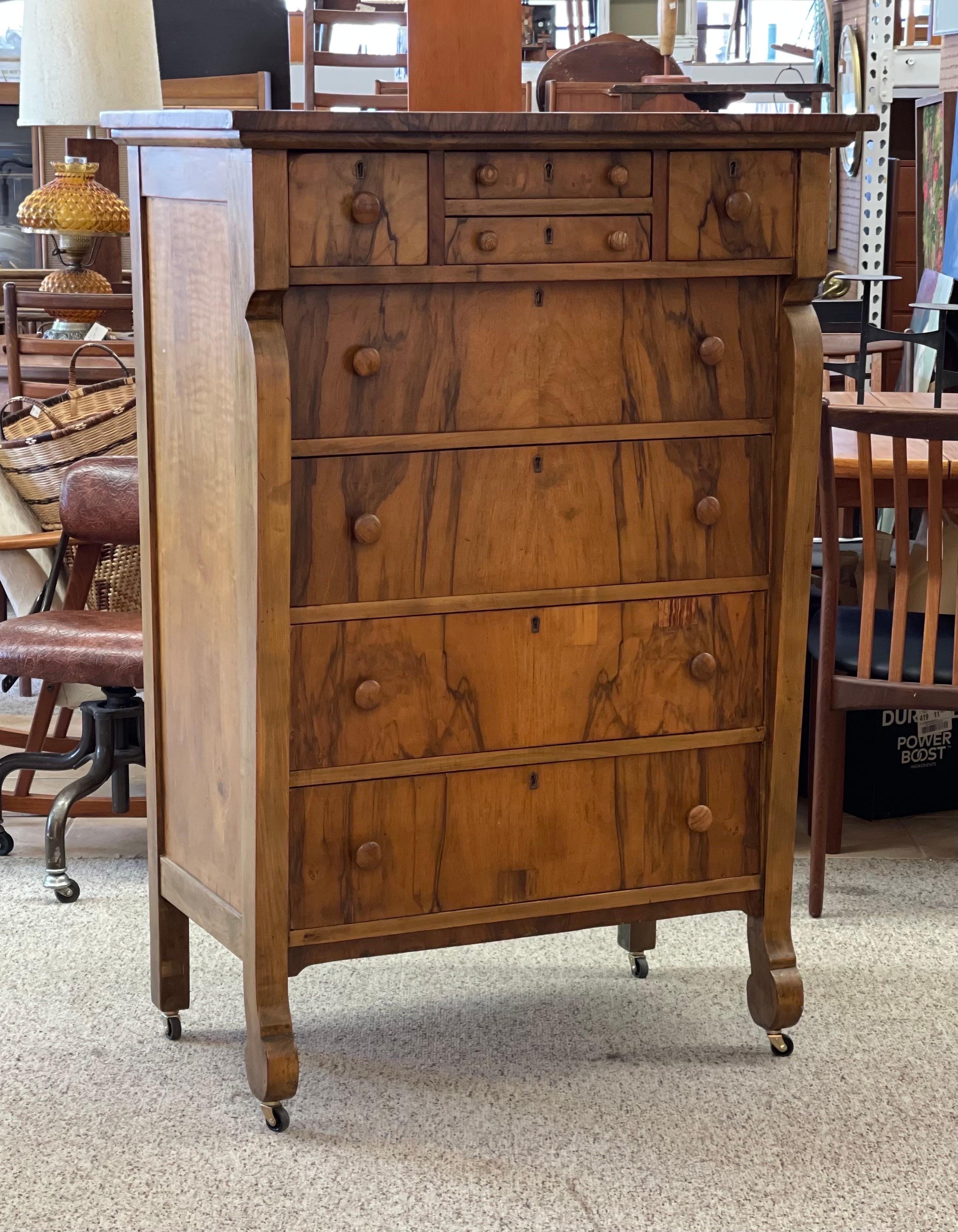 Vintage Mid-Century Modern Dresser. Dovetail Drawers 1