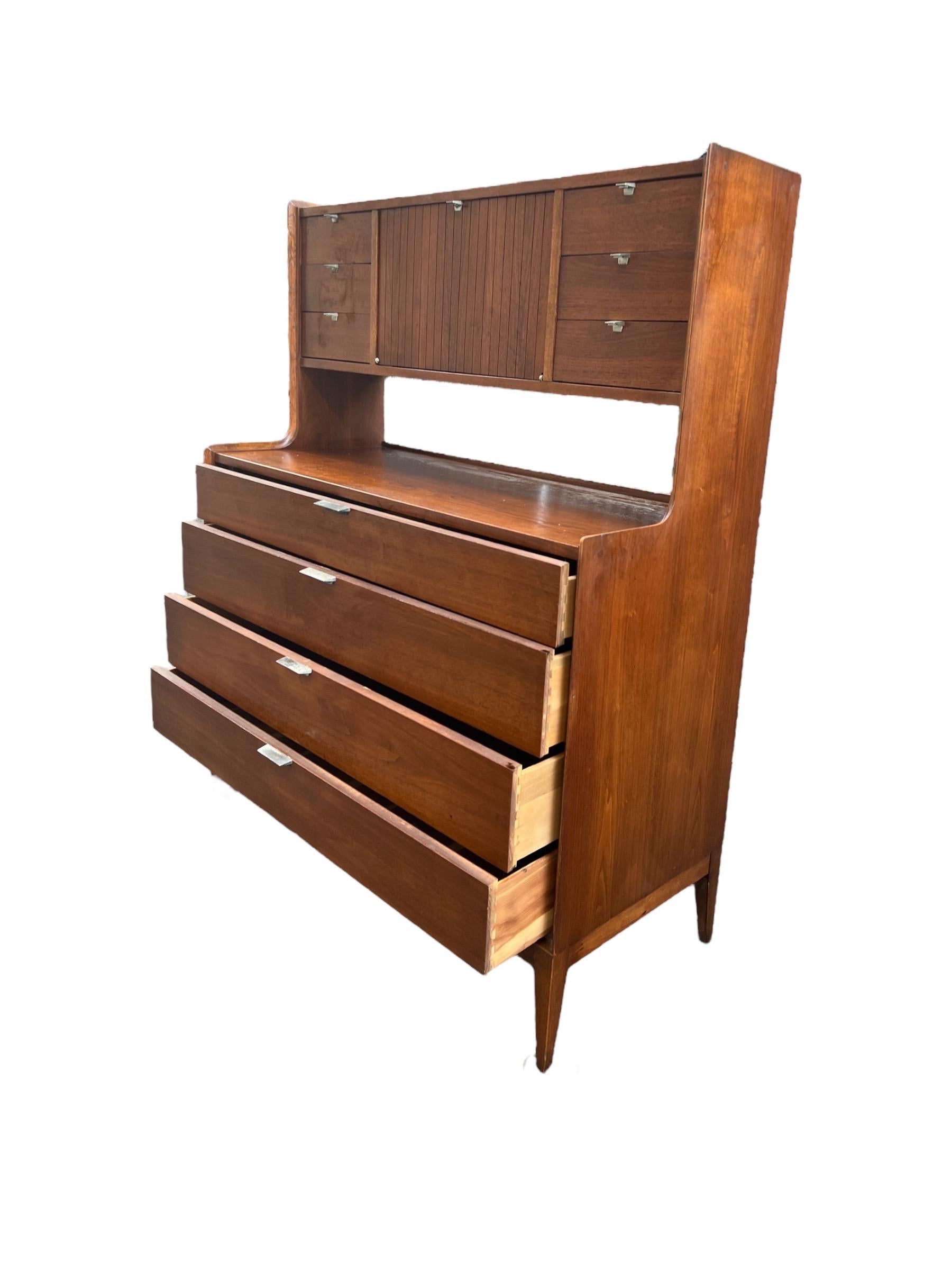 Vintage Mid Century Modern Dresser Dovetailed Drawers Arthur Umanoff 
 For Sale 6