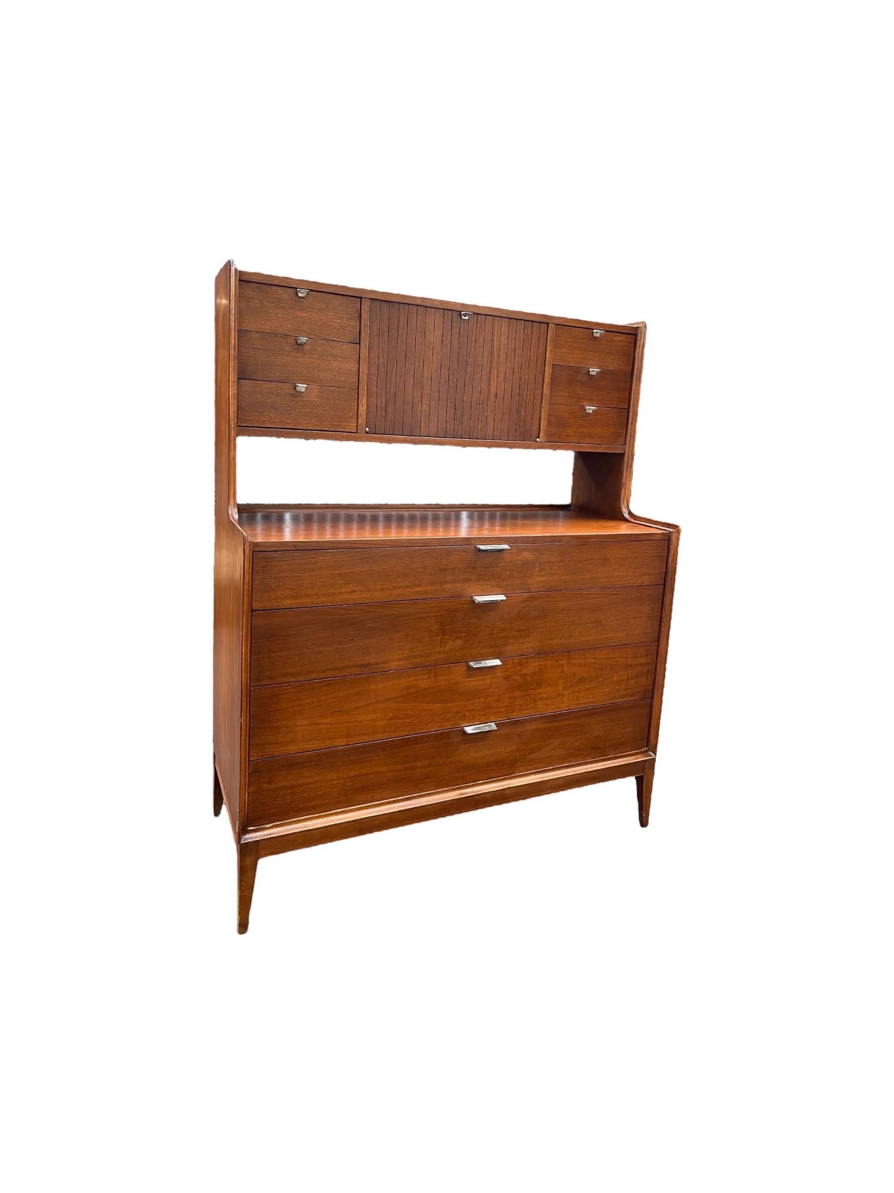 Vintage Mid Century Modern Dresser Dovetailed Drawers Arthur Umanoff 

42W 18D 53H