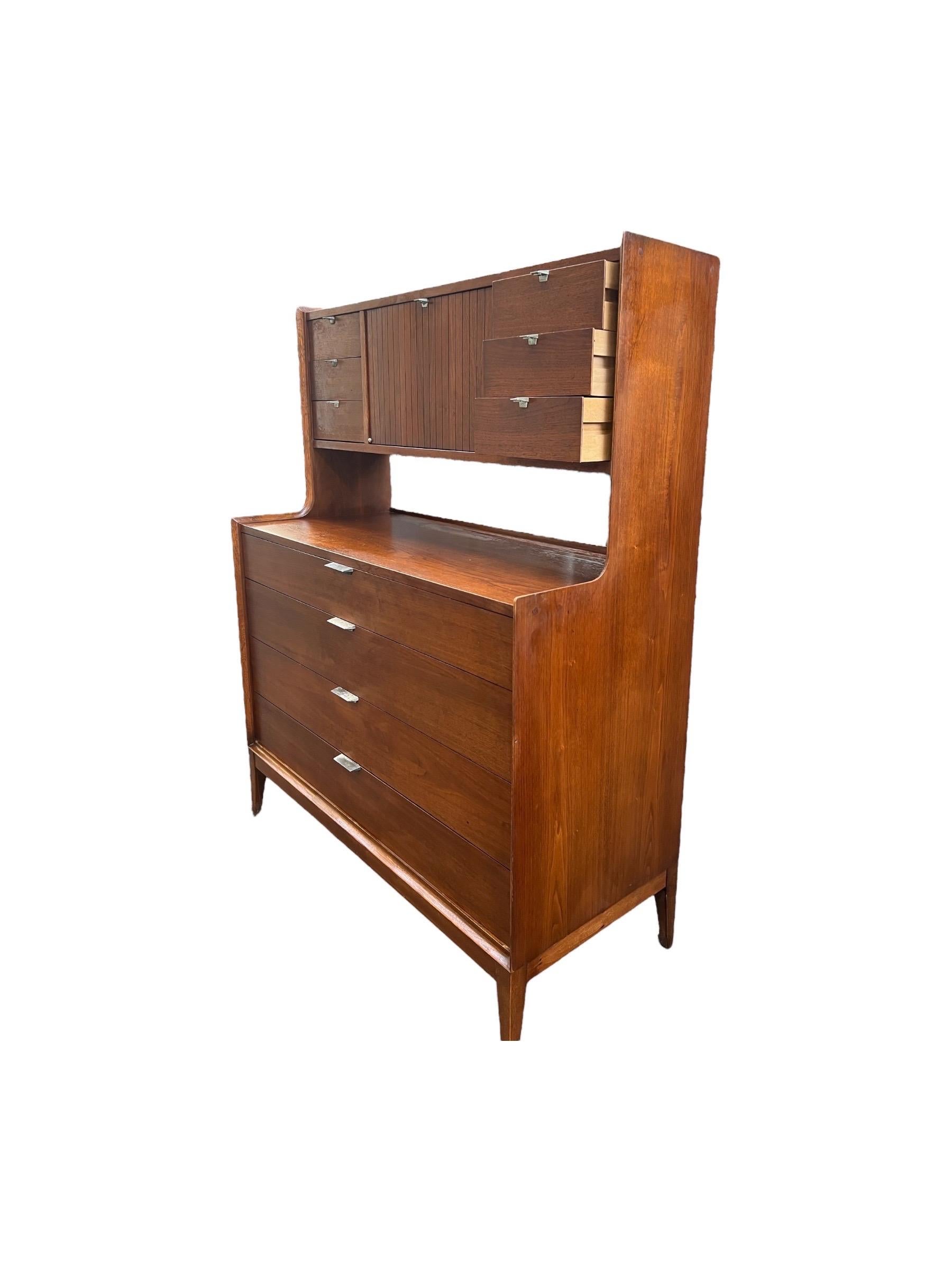 Vintage Mid Century Modern Dresser Dovetailed Drawers Arthur Umanoff 
 For Sale 2