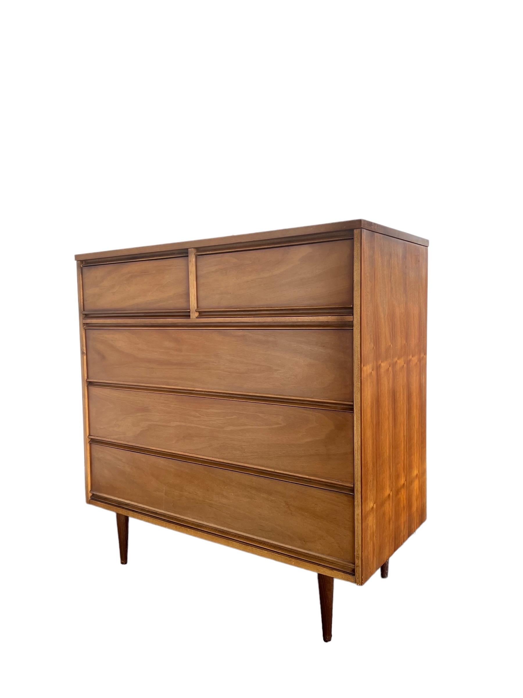 Vintage Mid-Century Modern Dresser Dovetailed Drawers Walnut In Good Condition In Seattle, WA