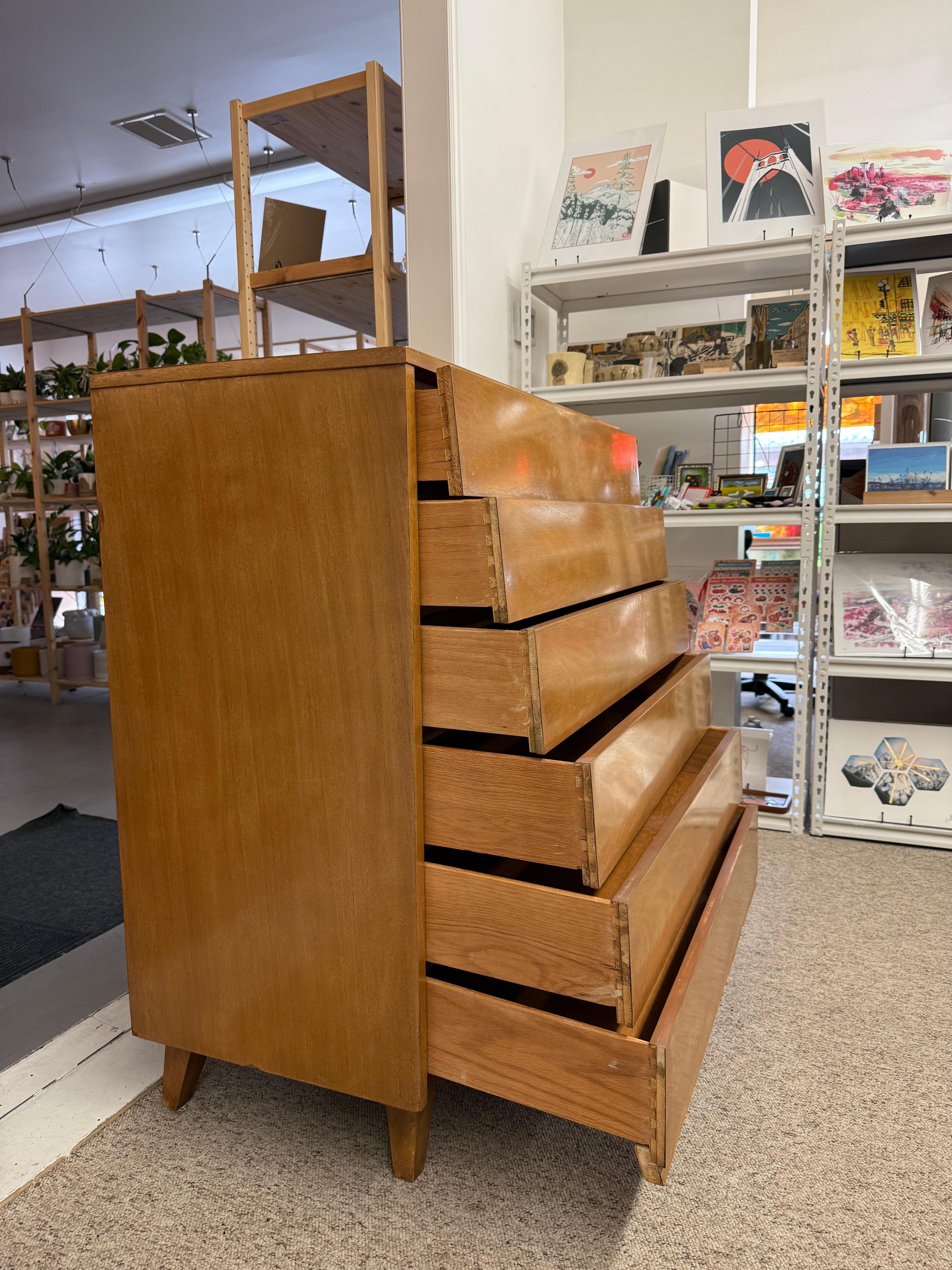 Cómoda Vintage Mid Century Modern Cajones de cola de milano de Kent Coffey en venta 7