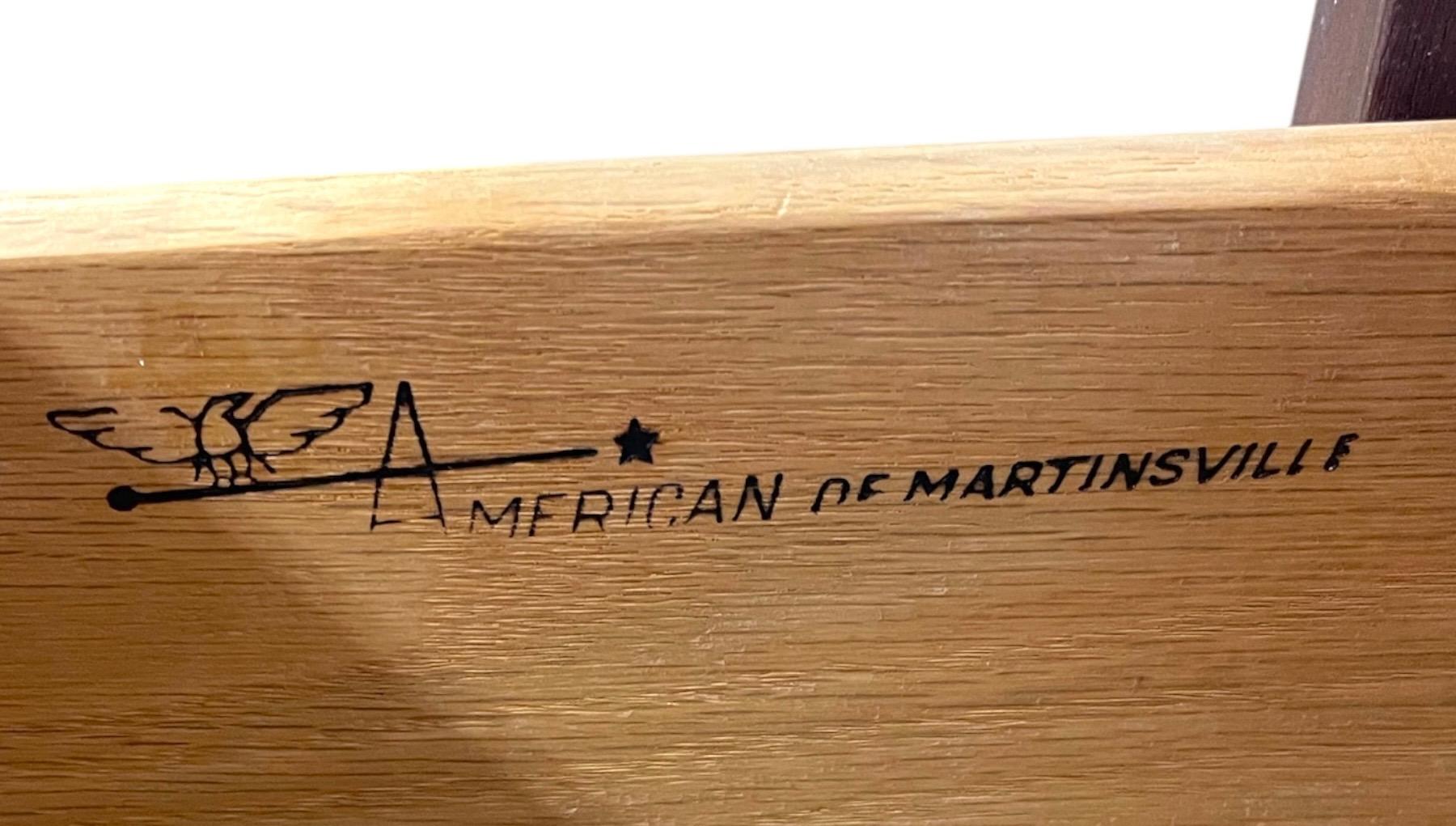 Vintage Mid Century Modern Kommode mit Messing beendet gekappt Holzbeine im Angebot 4