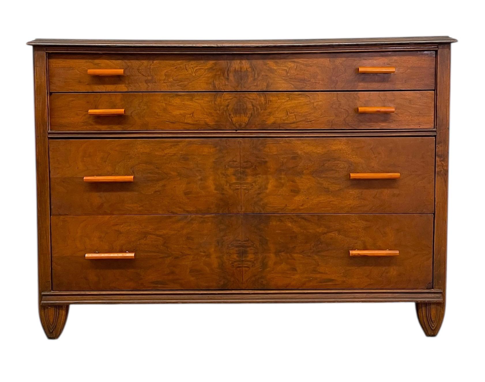 Mid-Century moderno Vintage Art Deco Dresser with Four Drawers in vendita